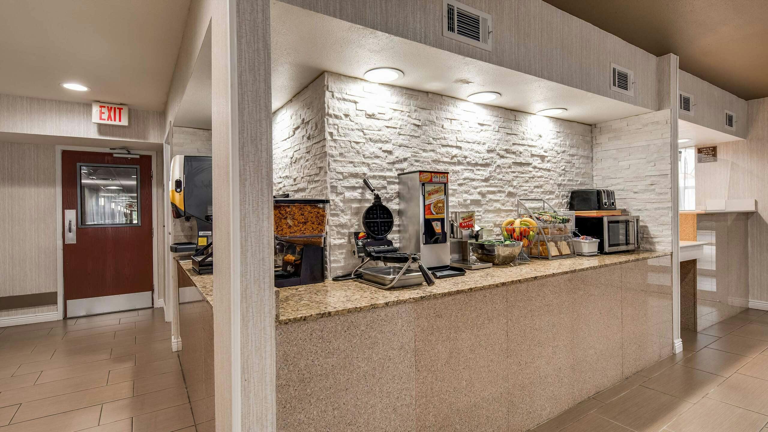 Hotel Sure Stay Hotel By Best Western Alexandria photo 4