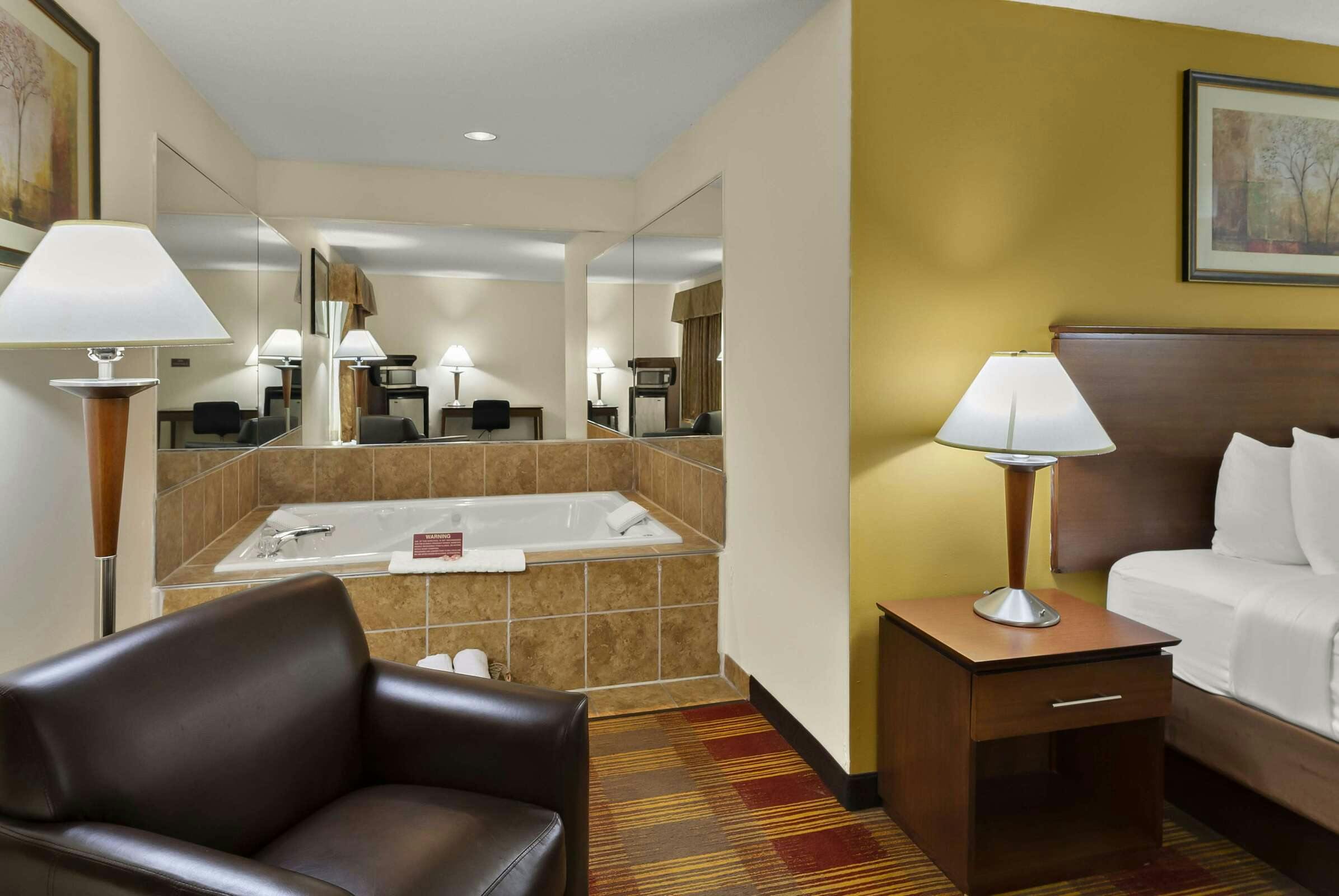 Hotel Best Western Lakewood Inn photo 1