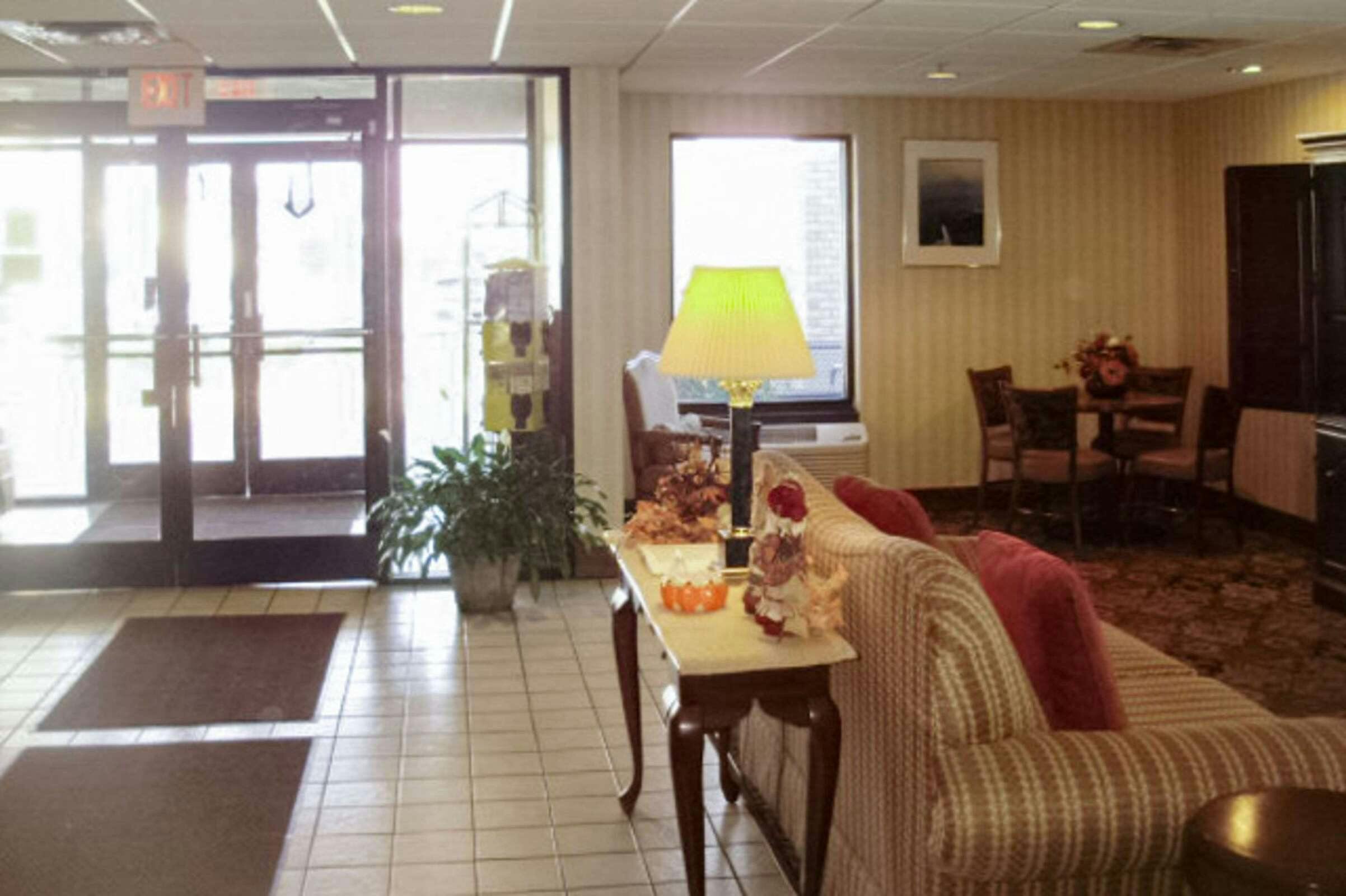 Hotel Sure Stay By Best Western Grayson photo 1