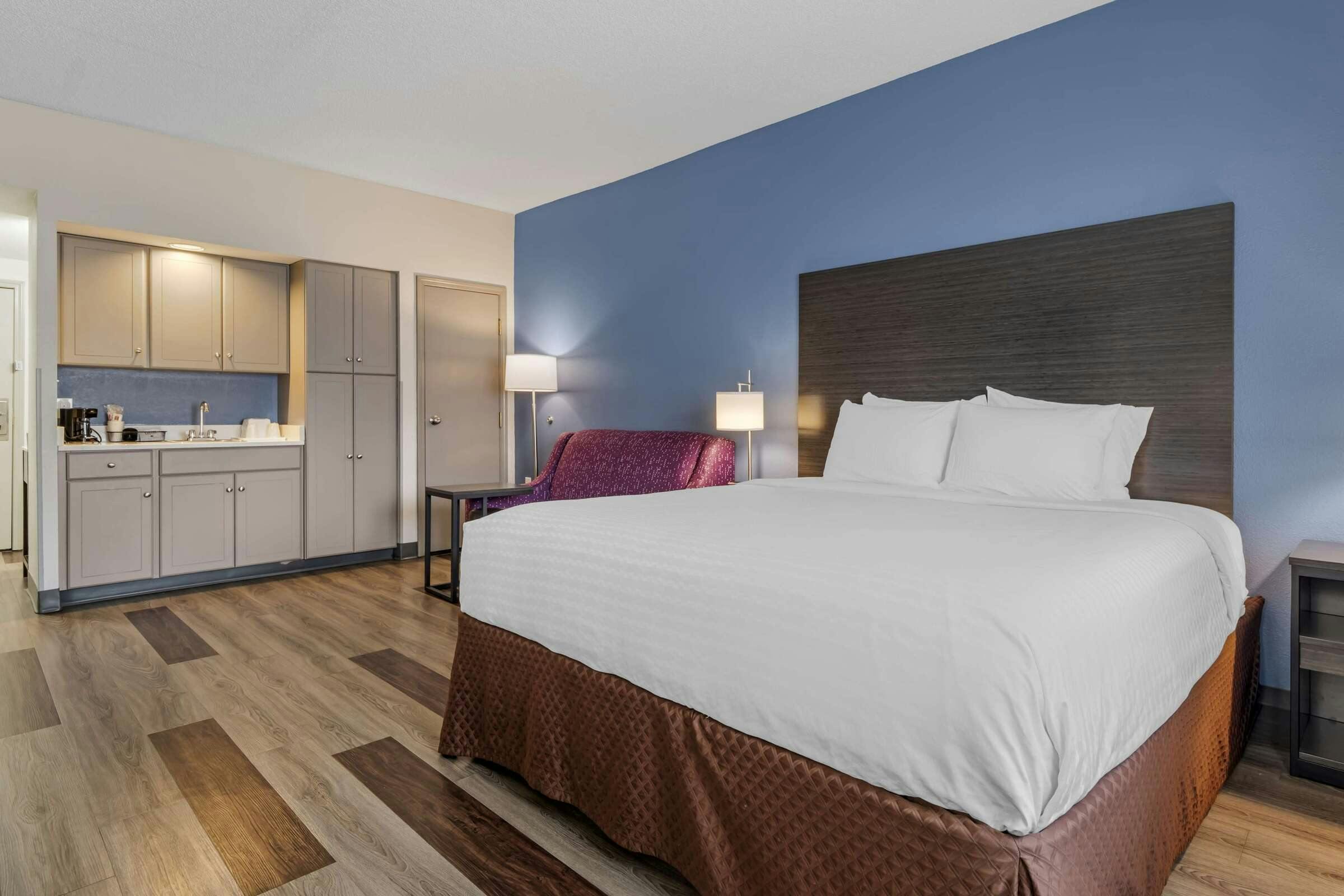 Hotel Sure Stay Plus By Best Western Louisville Airport Expo photo 1