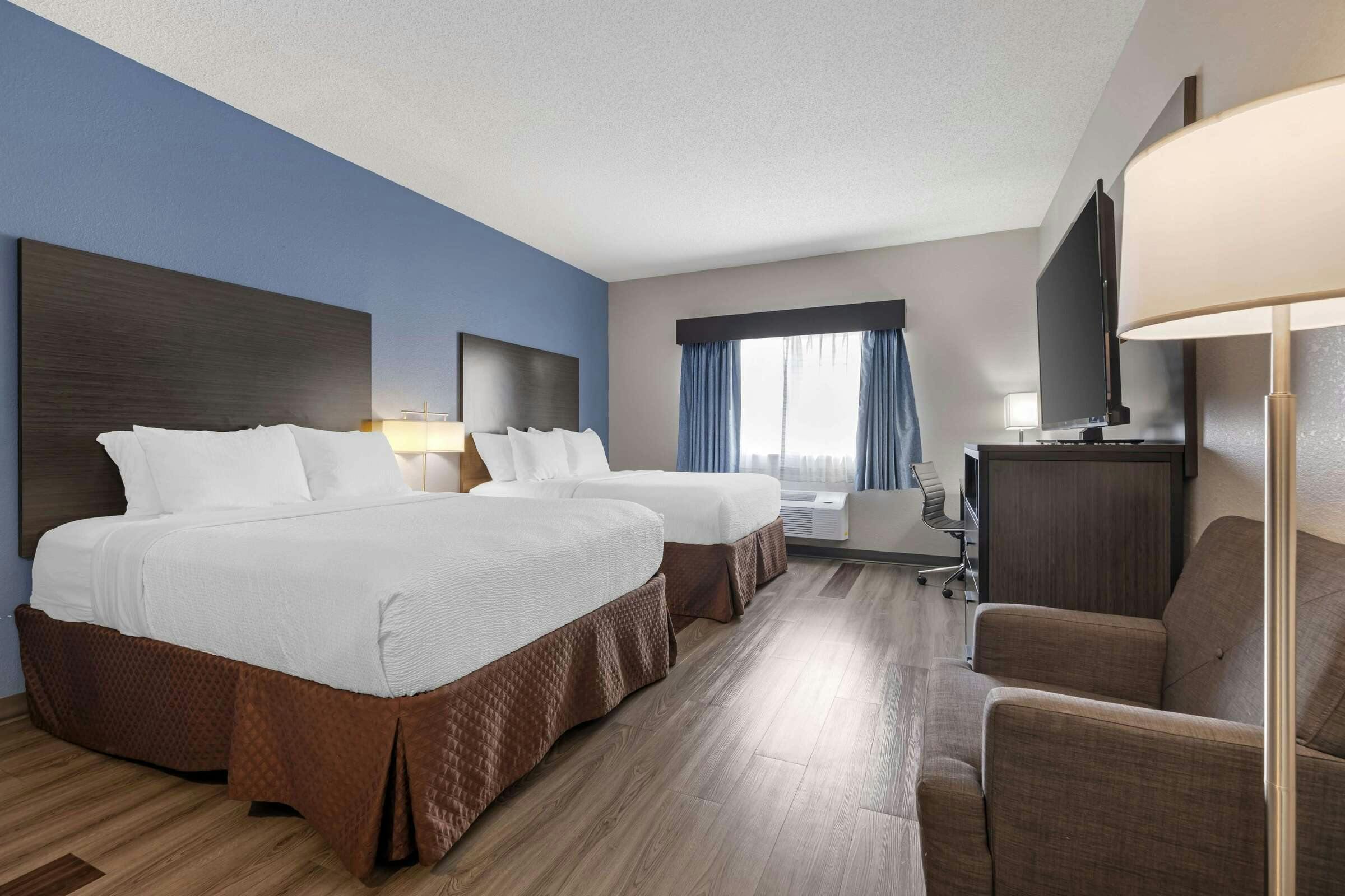Hotel Sure Stay Plus By Best Western Louisville Airport Expo photo 4