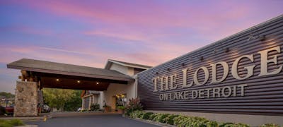 Best Western Premier The Lodge On Lake Detroit