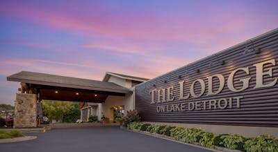 Best Western Premier The Lodge On Lake Detroit