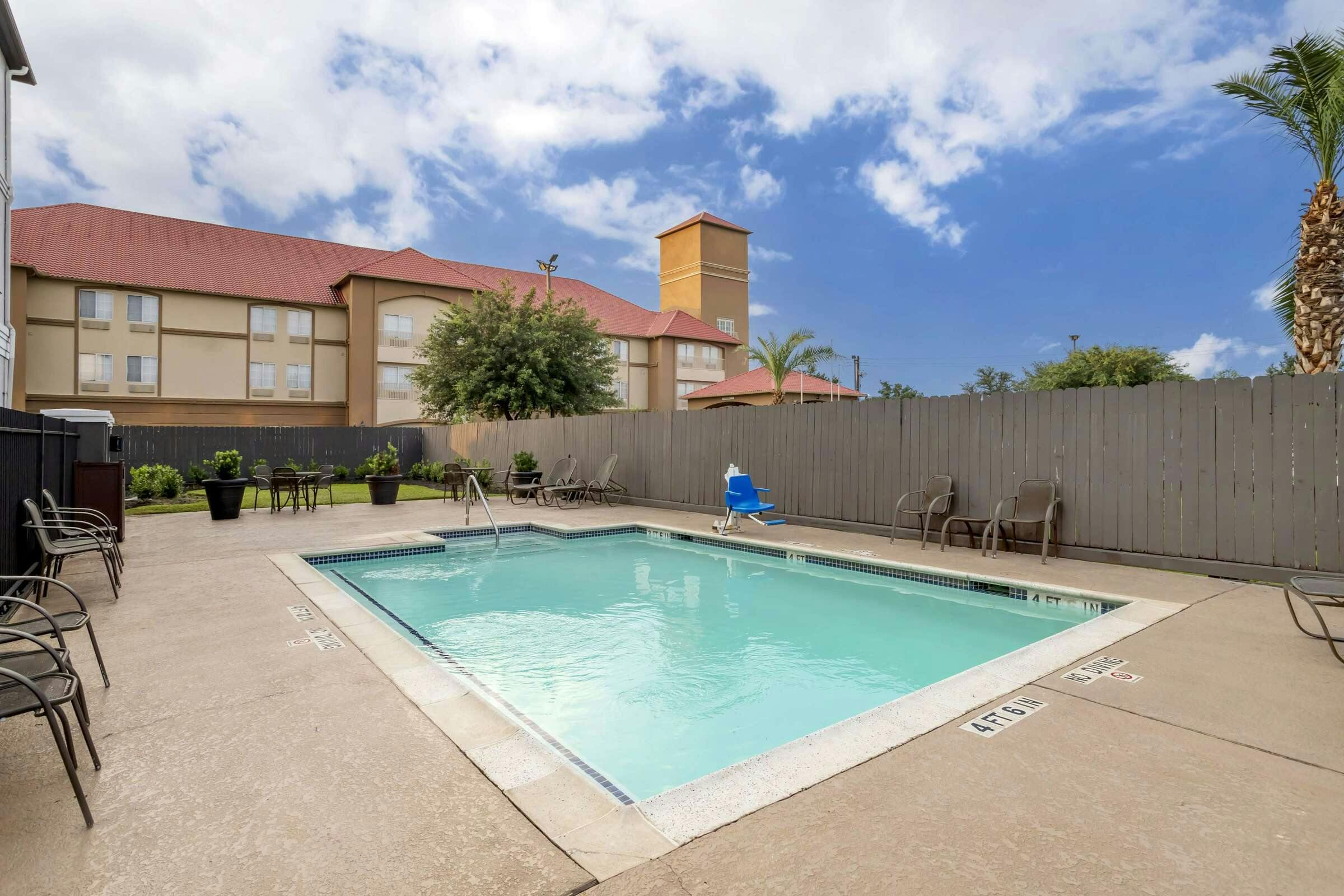 Hotel Best Western Plus Hobby Airport Inn & Suites photo 2