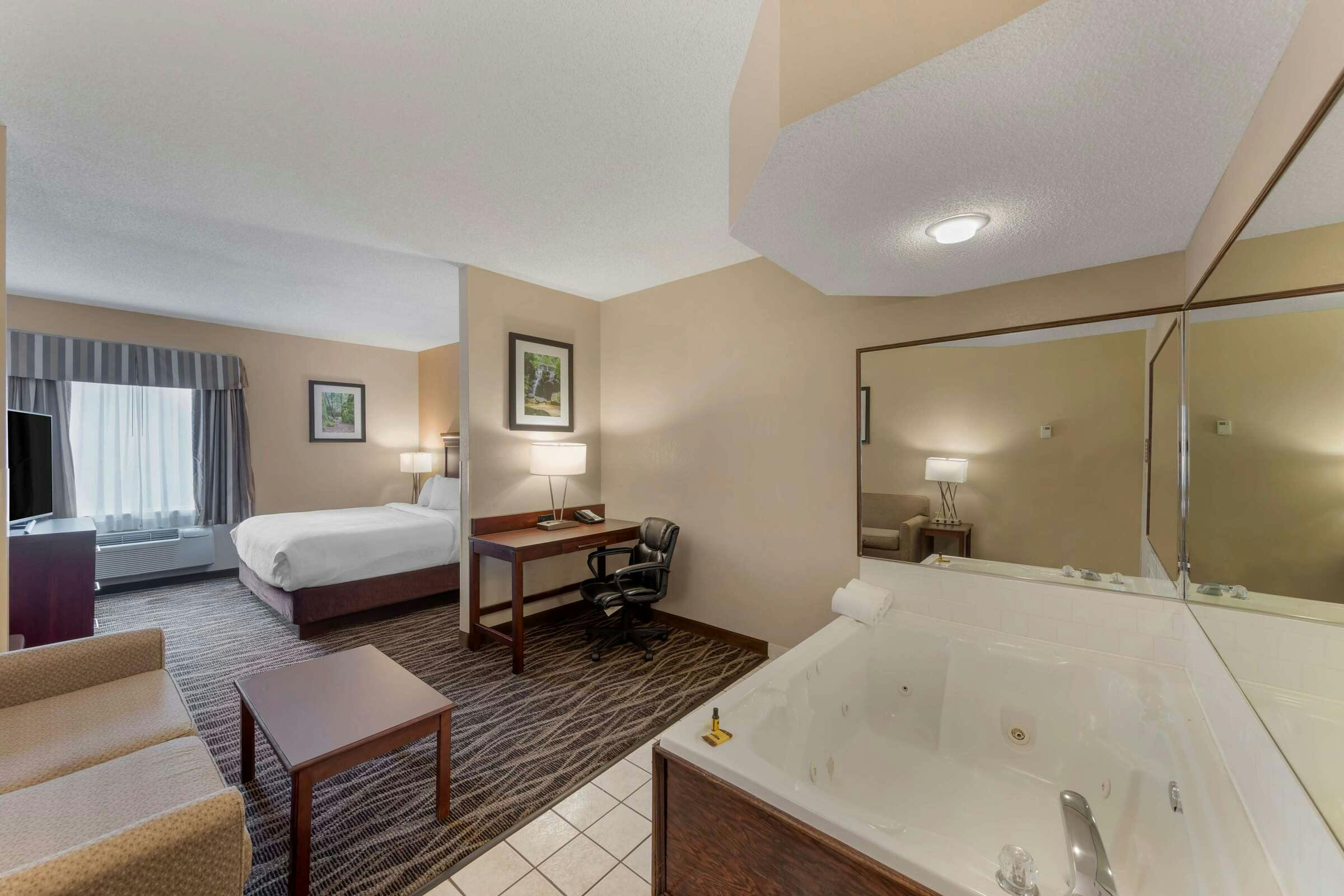 Hotel Best Western Plus Russellville Hotel & Suites photo 4