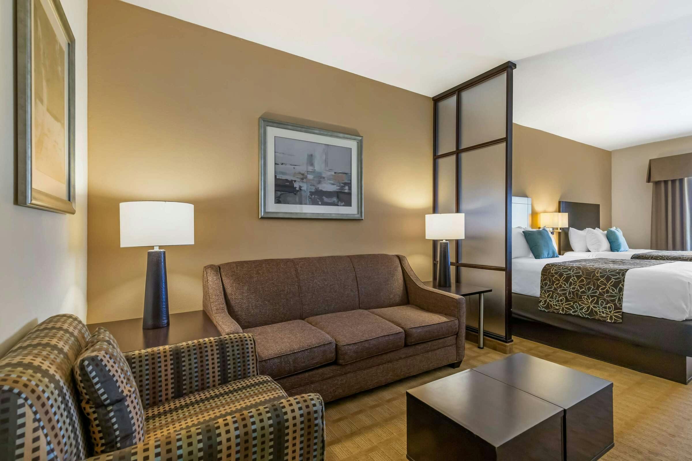 Hotel Best Western Plus Lytle Inn & Suites photo 3