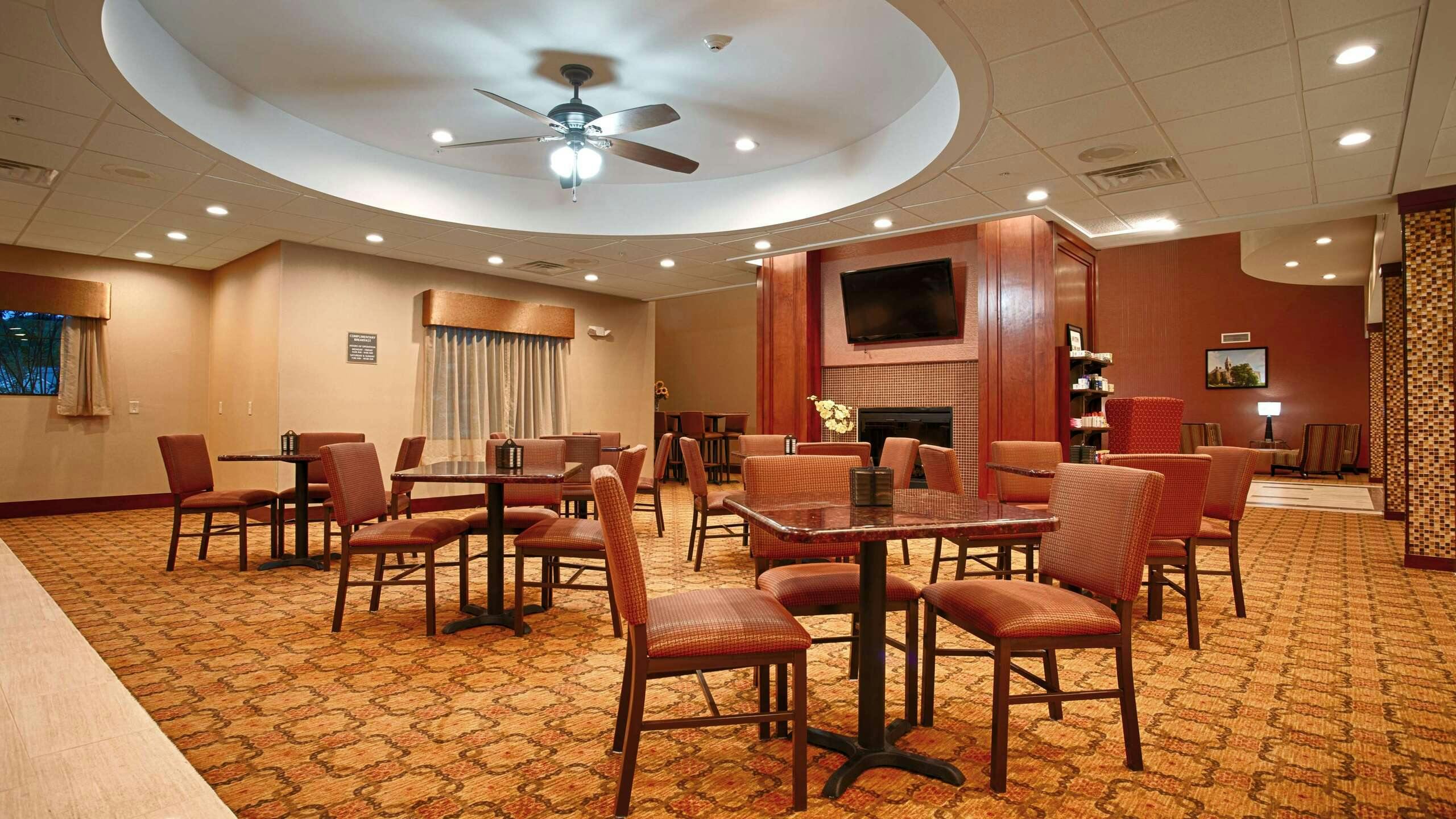 Hotel Best Western Plus Finger Lakes Inn & Suites photo 1