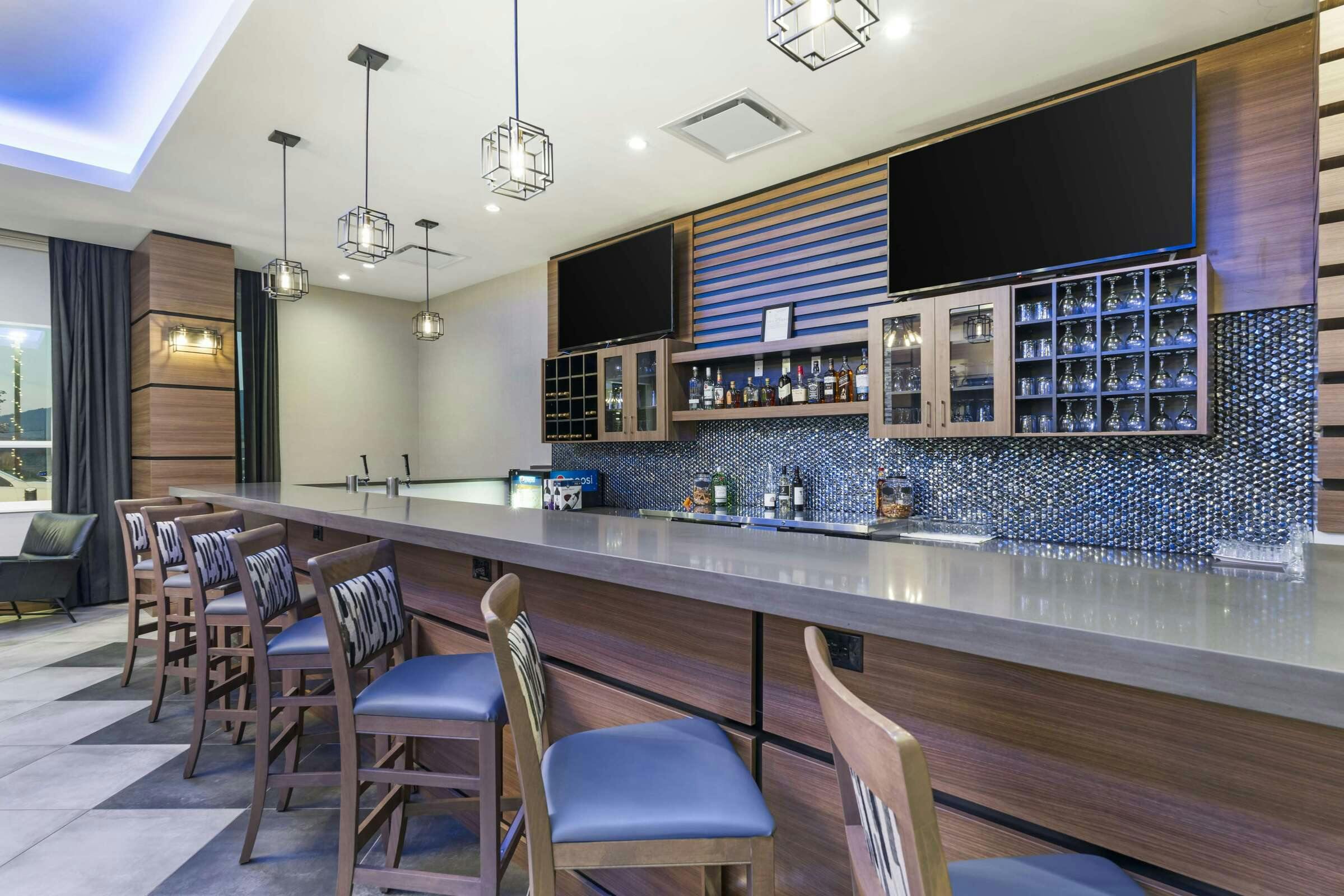 Hotel Best Western Premier Route 97 Vernon photo 1