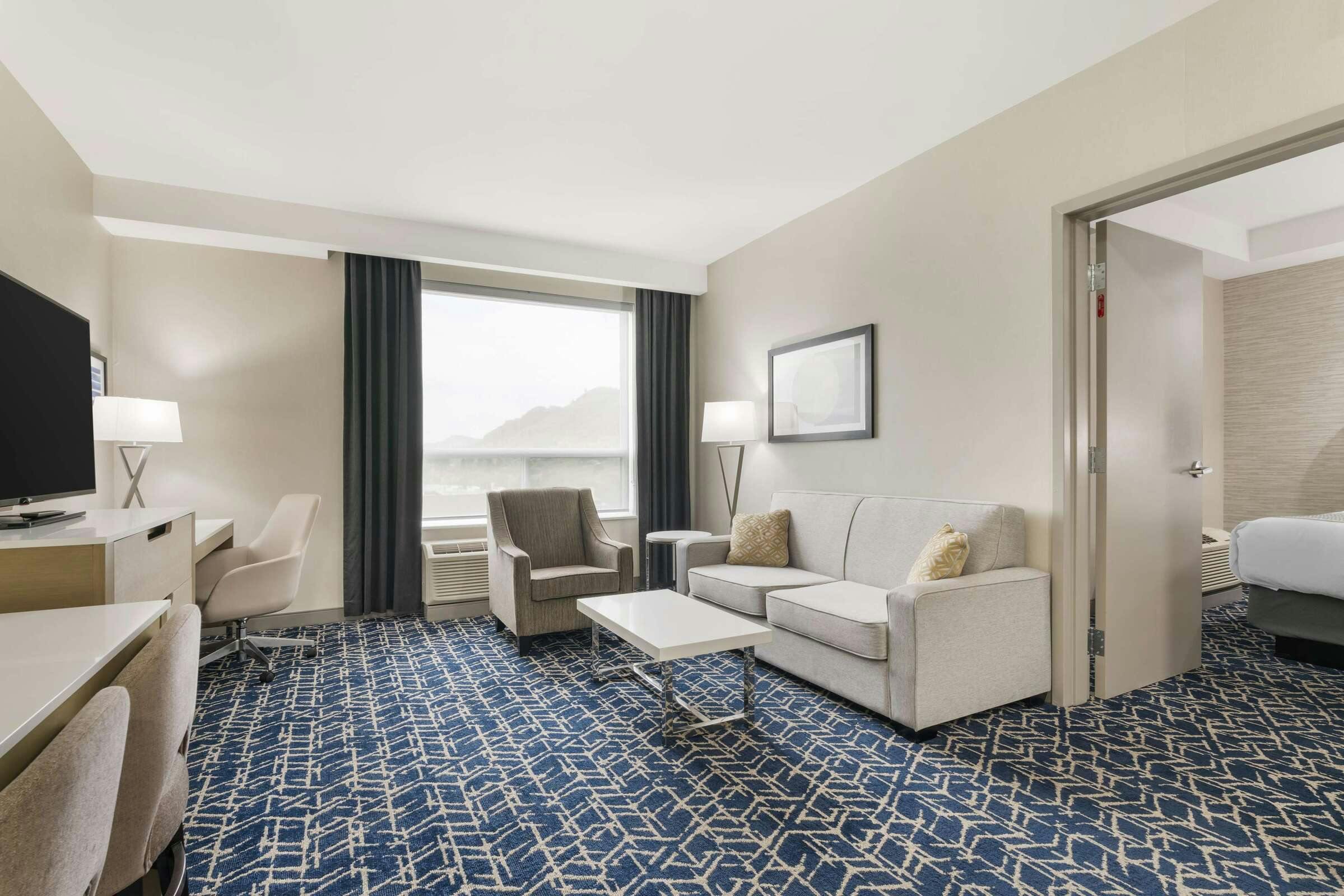 Hotel Best Western Premier Route 97 Vernon photo 2