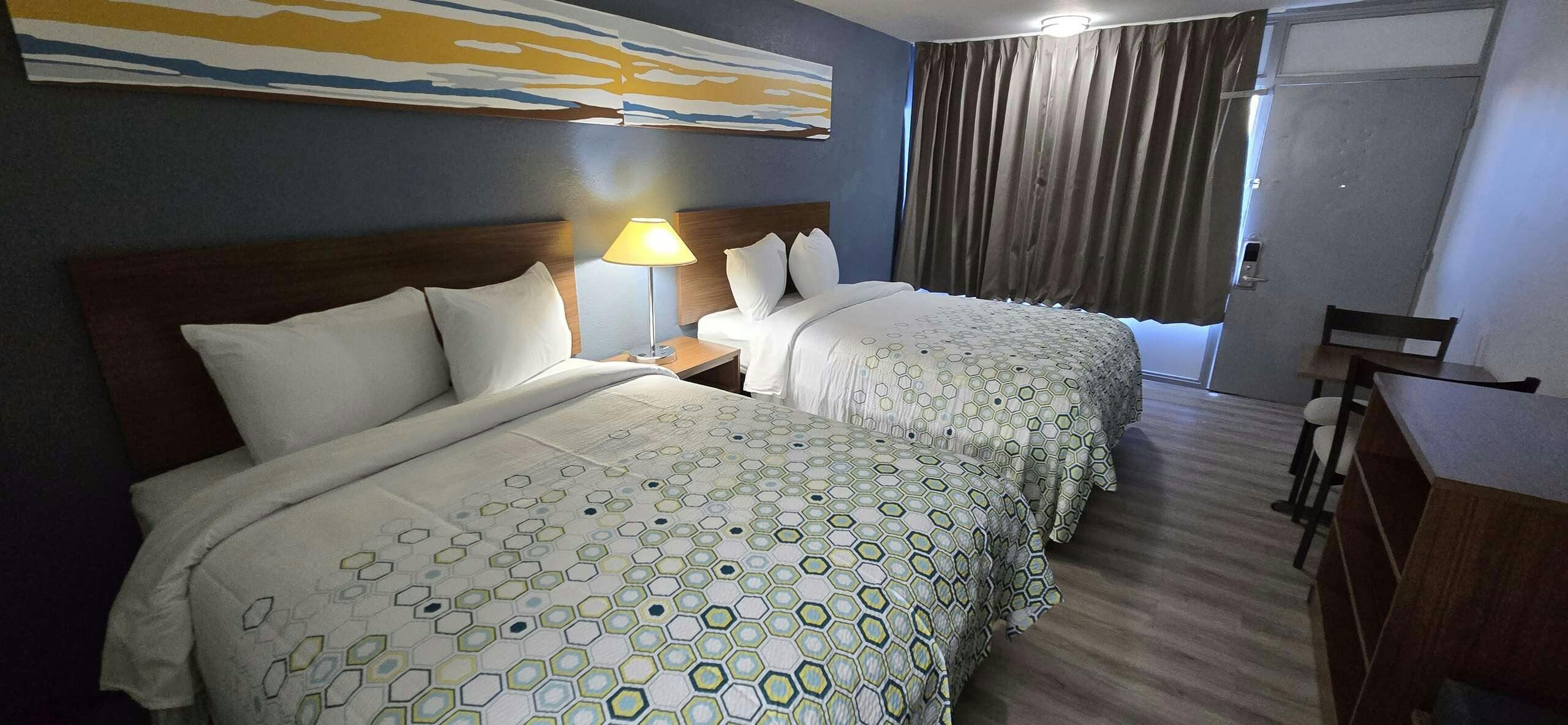 Hotel Hometowne Studios By Red Roof Lagrange photo 2