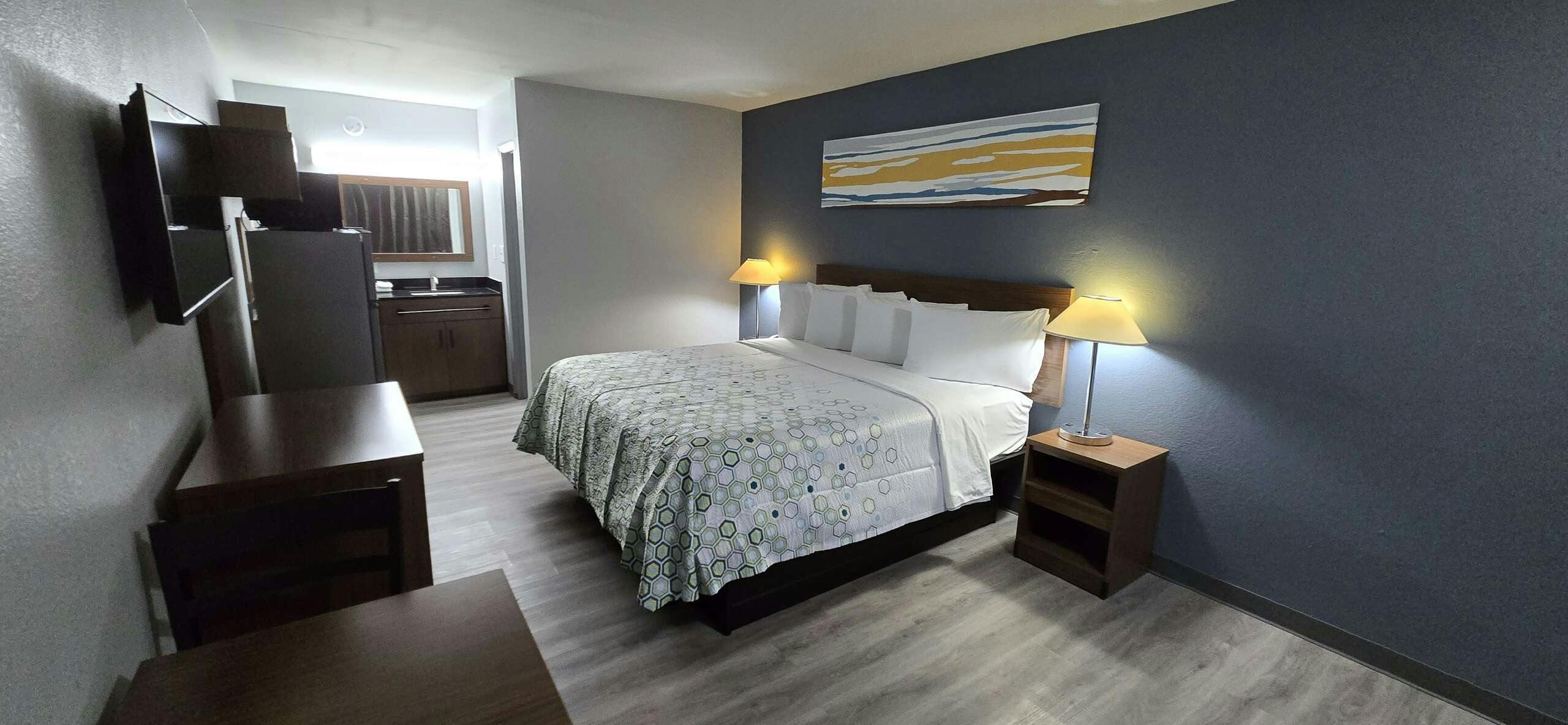 Hotel Hometowne Studios By Red Roof Lagrange photo 4