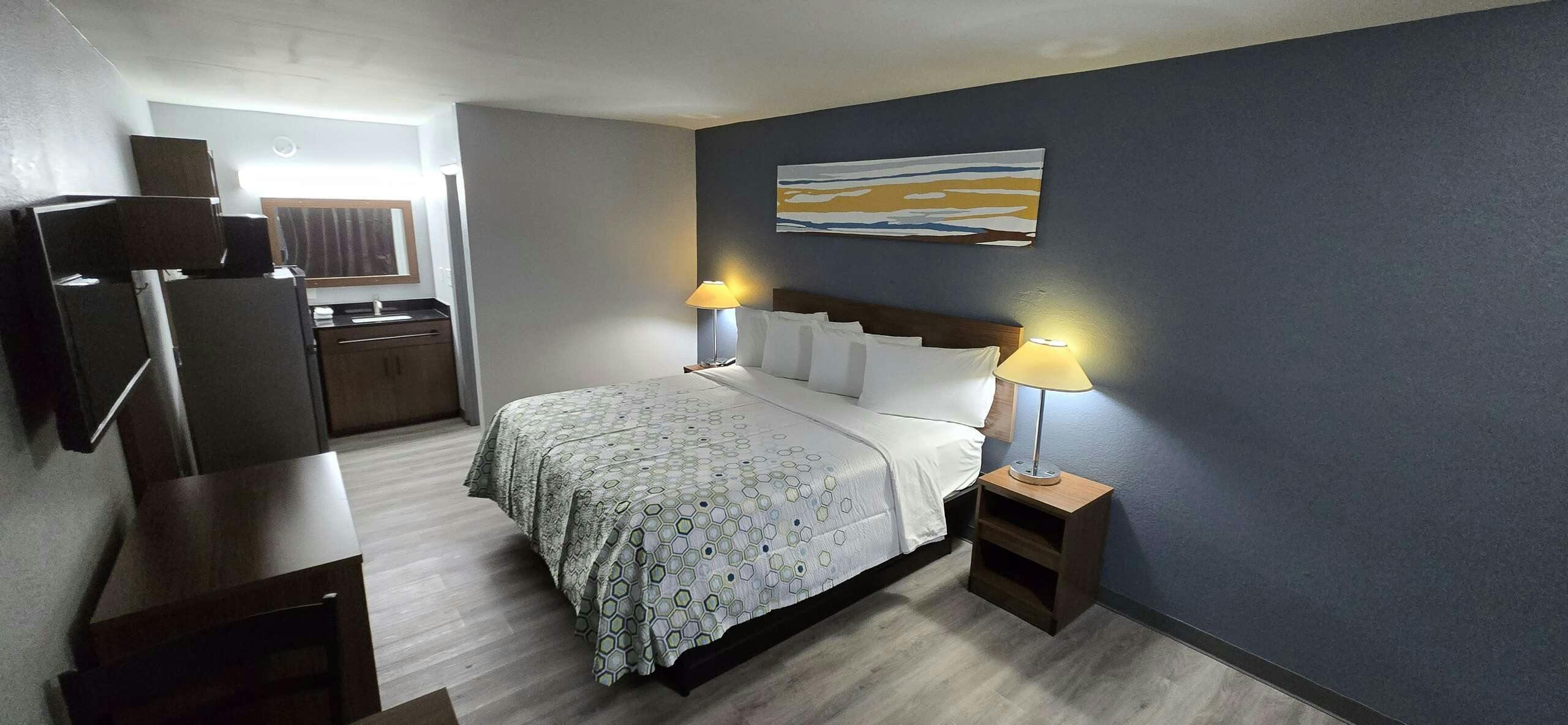 Hotel Hometowne Studios By Red Roof Lagrange photo 5