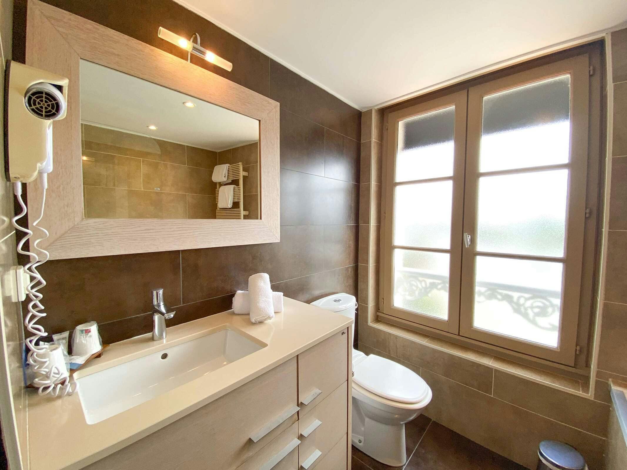 Hotel Best Western Le Cheval Blanc - Vieux Port photo 3