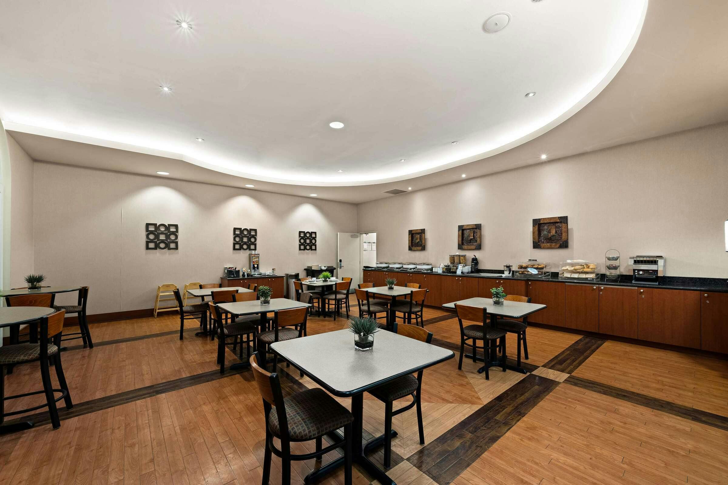 Hotel Best Western Plus Orangeville Inn & Suites photo 4