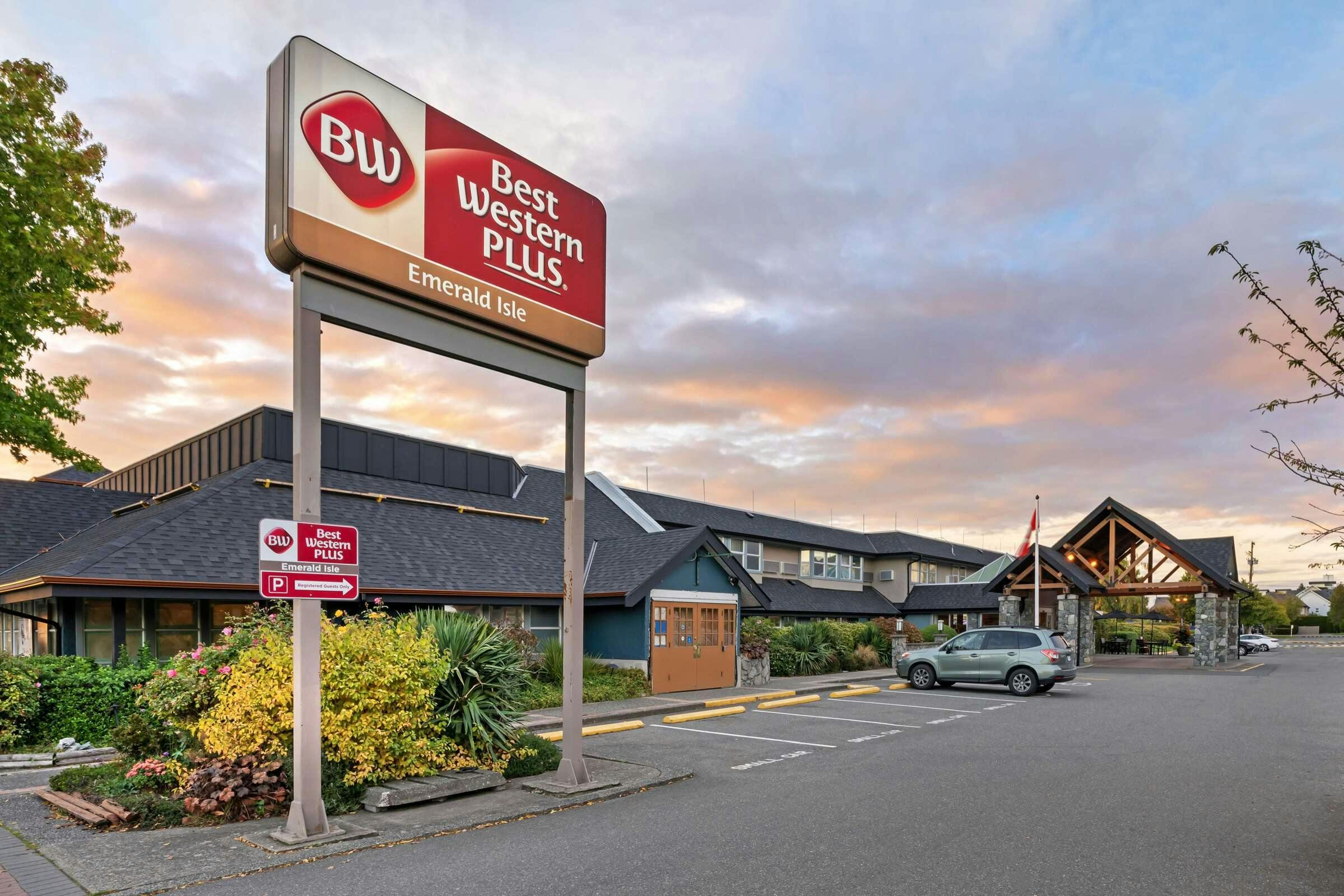 Best Western Plus Emerald Isle Hotel