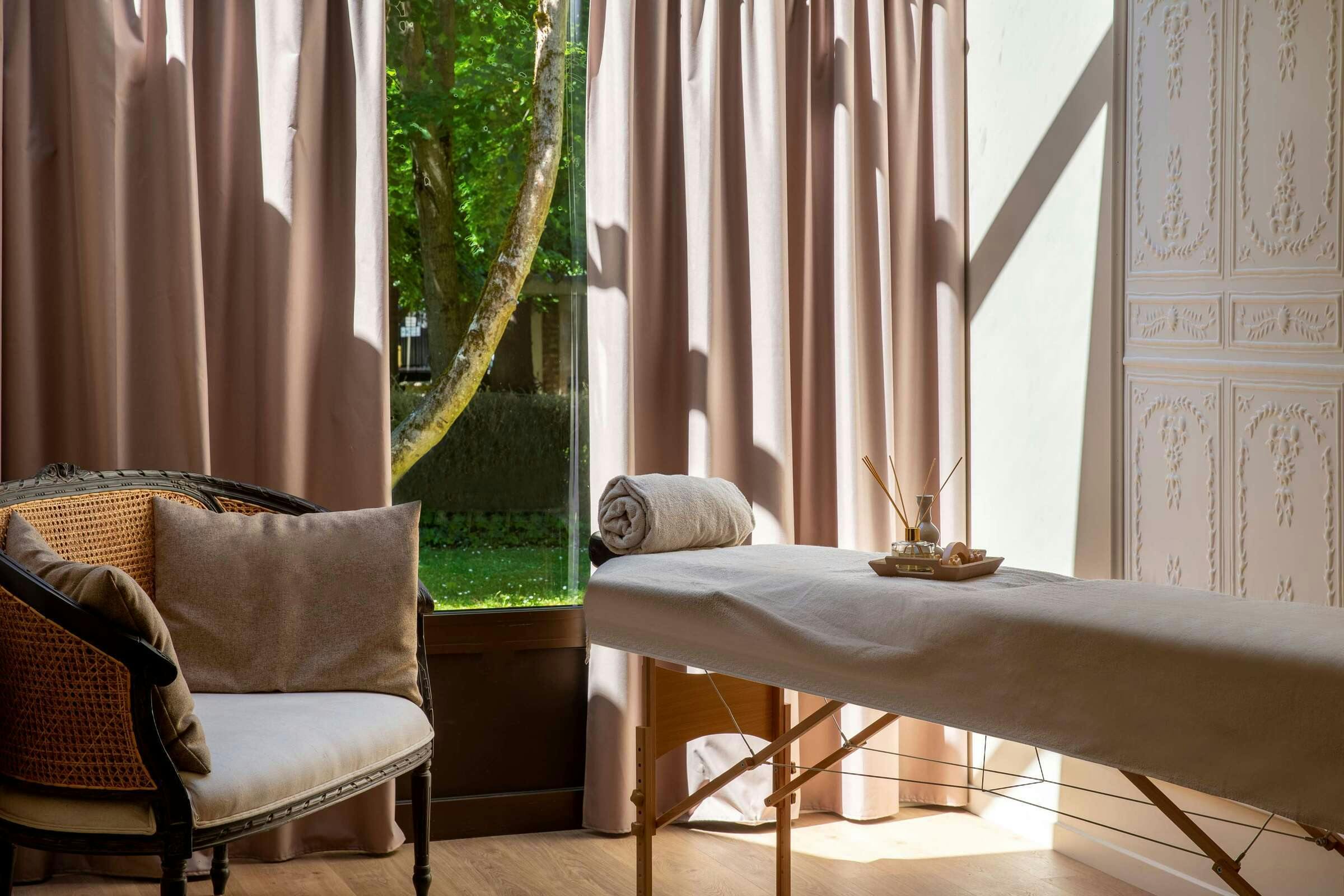 Hotel Les Demeures De Varennes, Bw Signature Collection photo 4