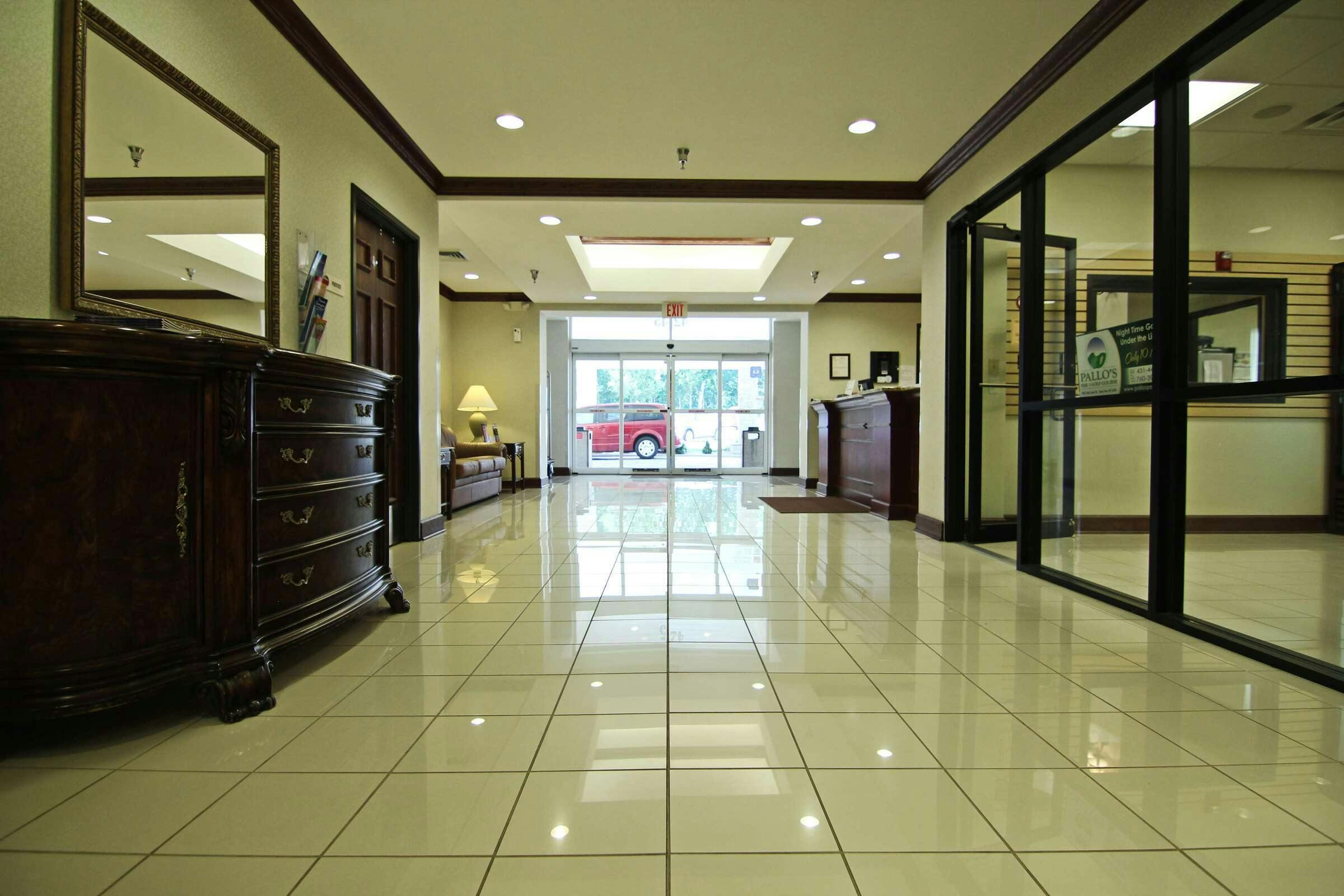 Hotel Crown Pointe Lodge, Bw Signature Collection photo 1