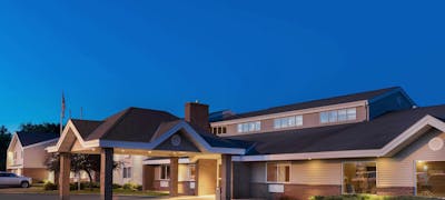 Sure Stay Plus Hotel By Best Western Litchfield