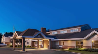 Sure Stay Plus Hotel By Best Western Litchfield