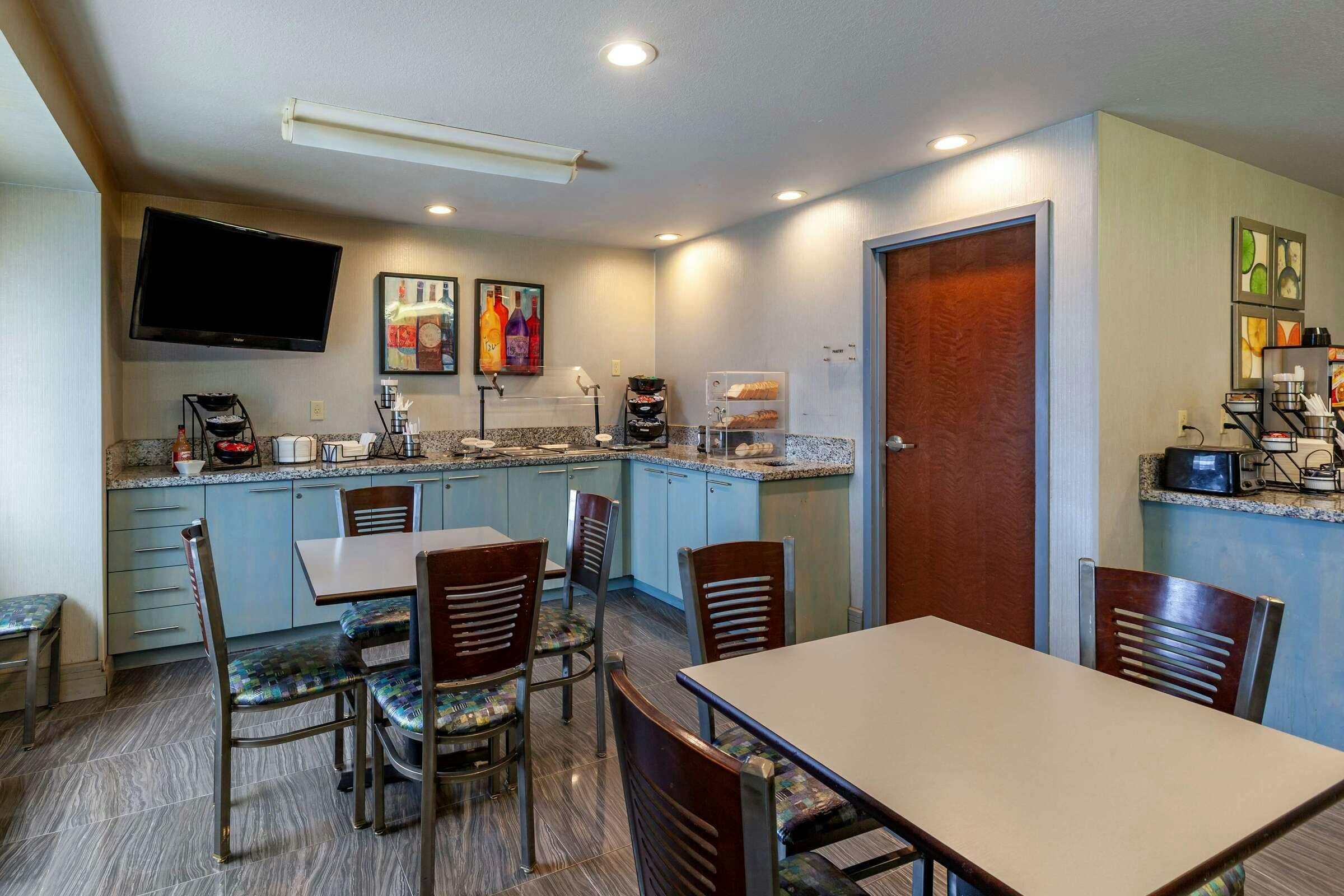 Hotel Best Western Plus Woodstock Inn & Suites photo 4