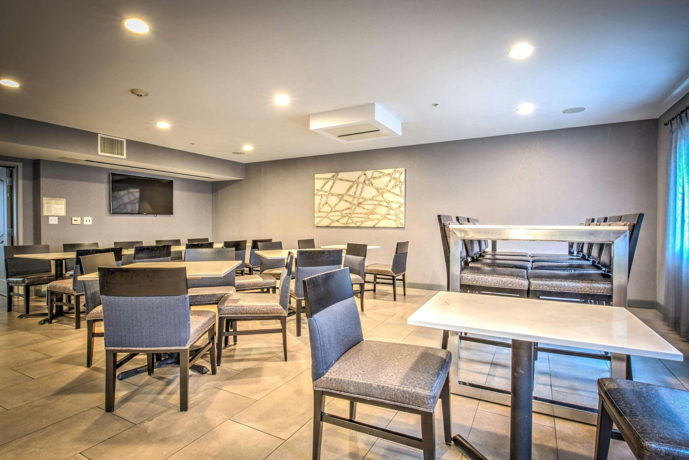 Hotel Best Western Plus Media Center Inn & Suites photo 1