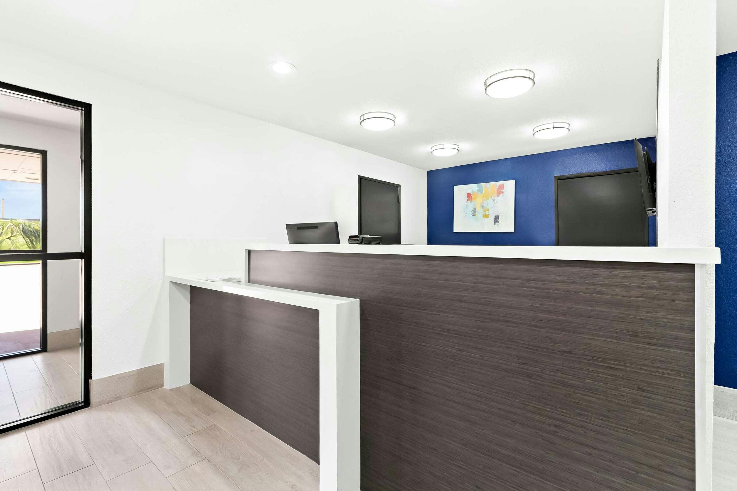 Hotel Sure Stay By Best Western Groves photo 2