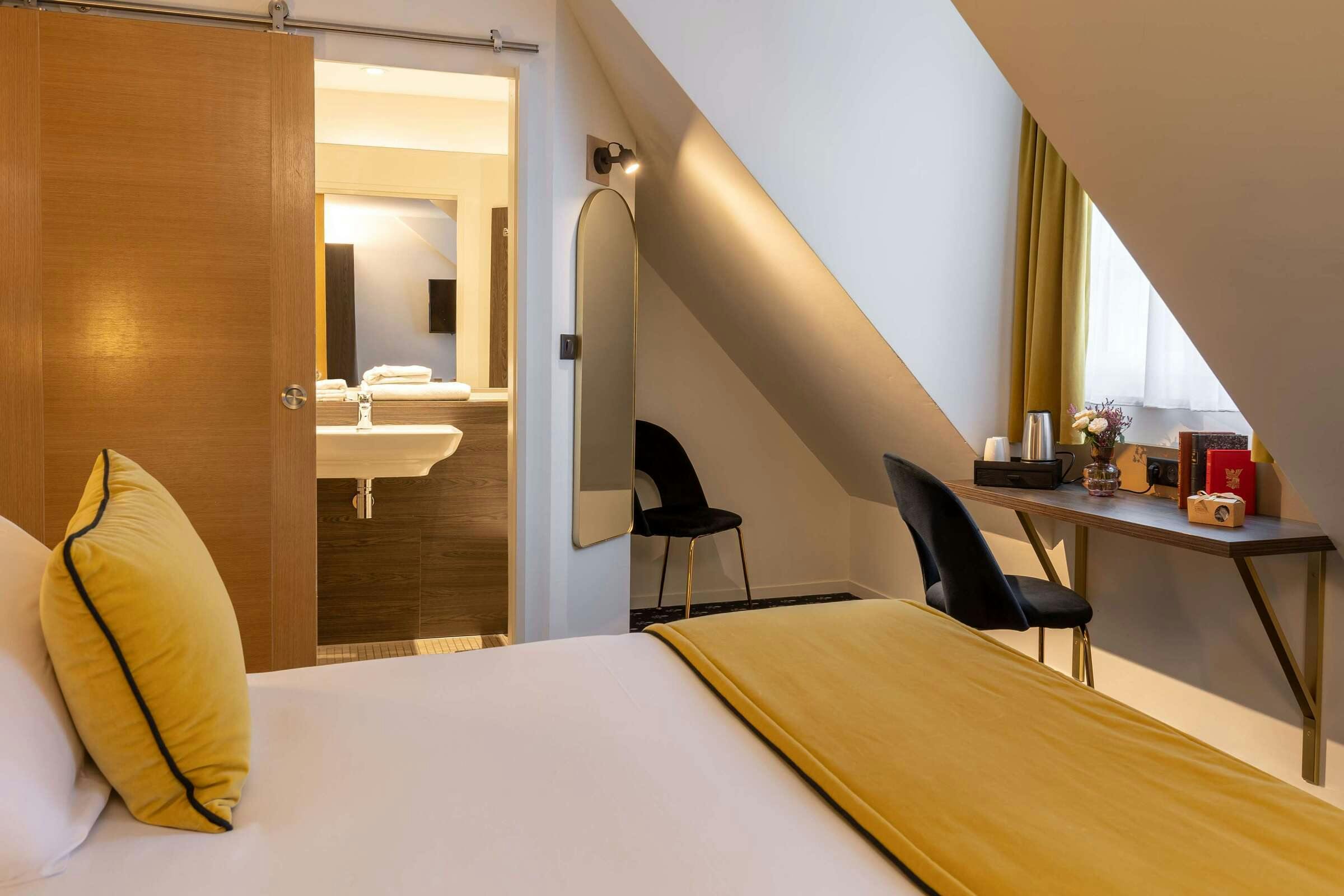 Hotel Royal Hotel Caen Centre photo 2