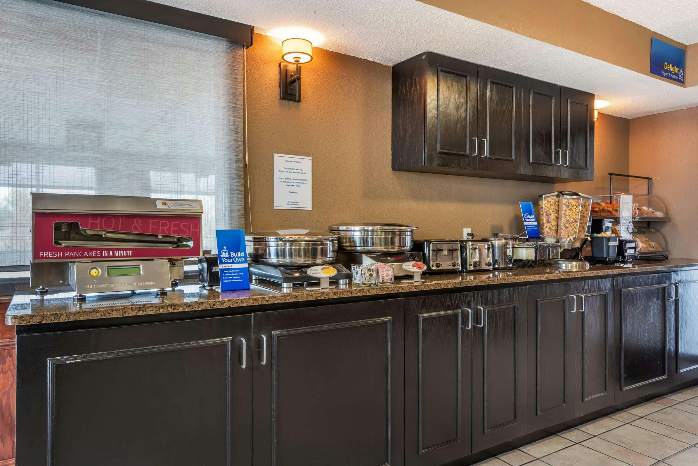 Hotel Best Western Strathmore Inn photo 2