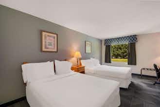 Hotel SureStay Plus Hotel by Best Western Berkeley Springs photo 2