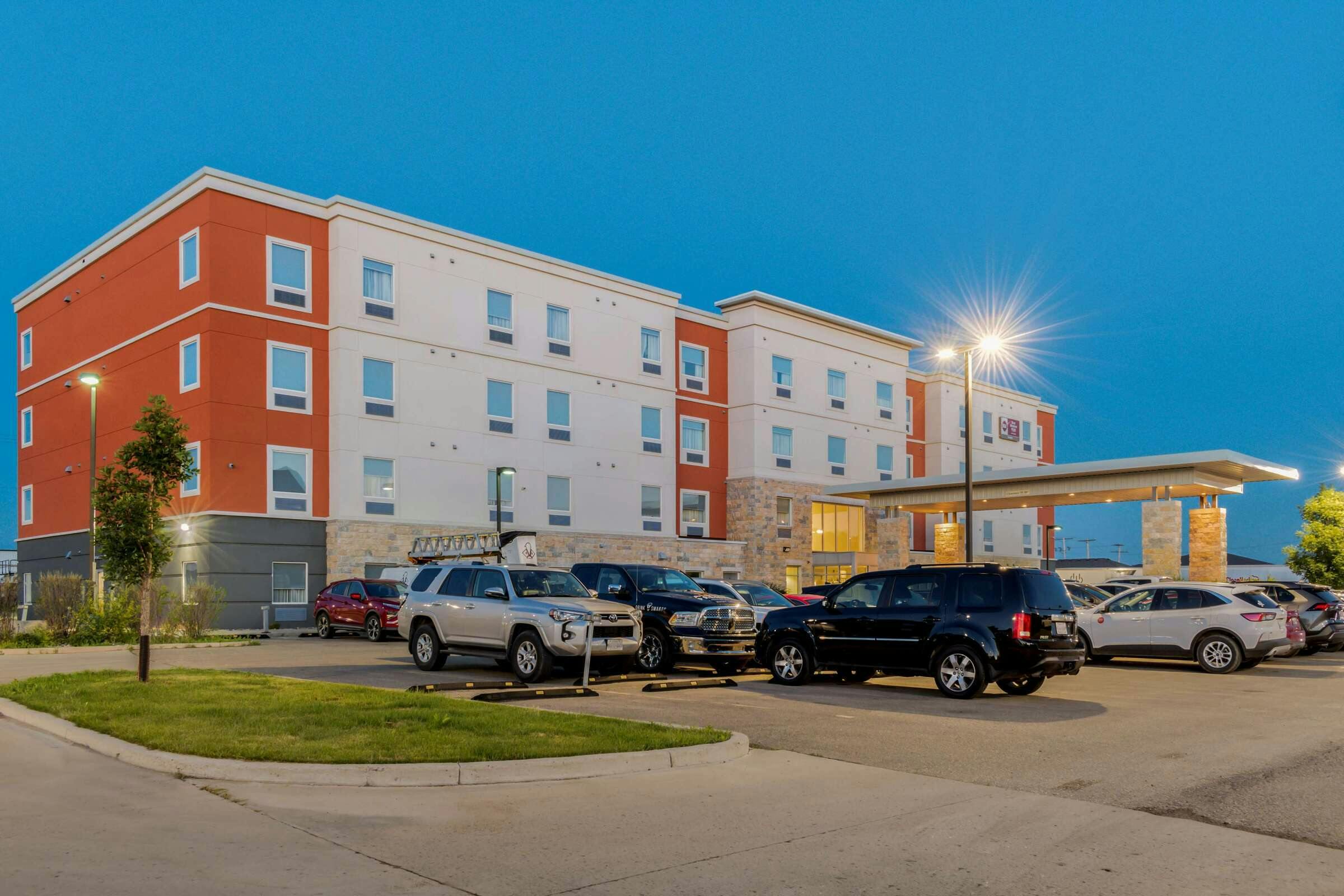 Hotel Best Western Plus Eastgate Inn & Suites photo 2
