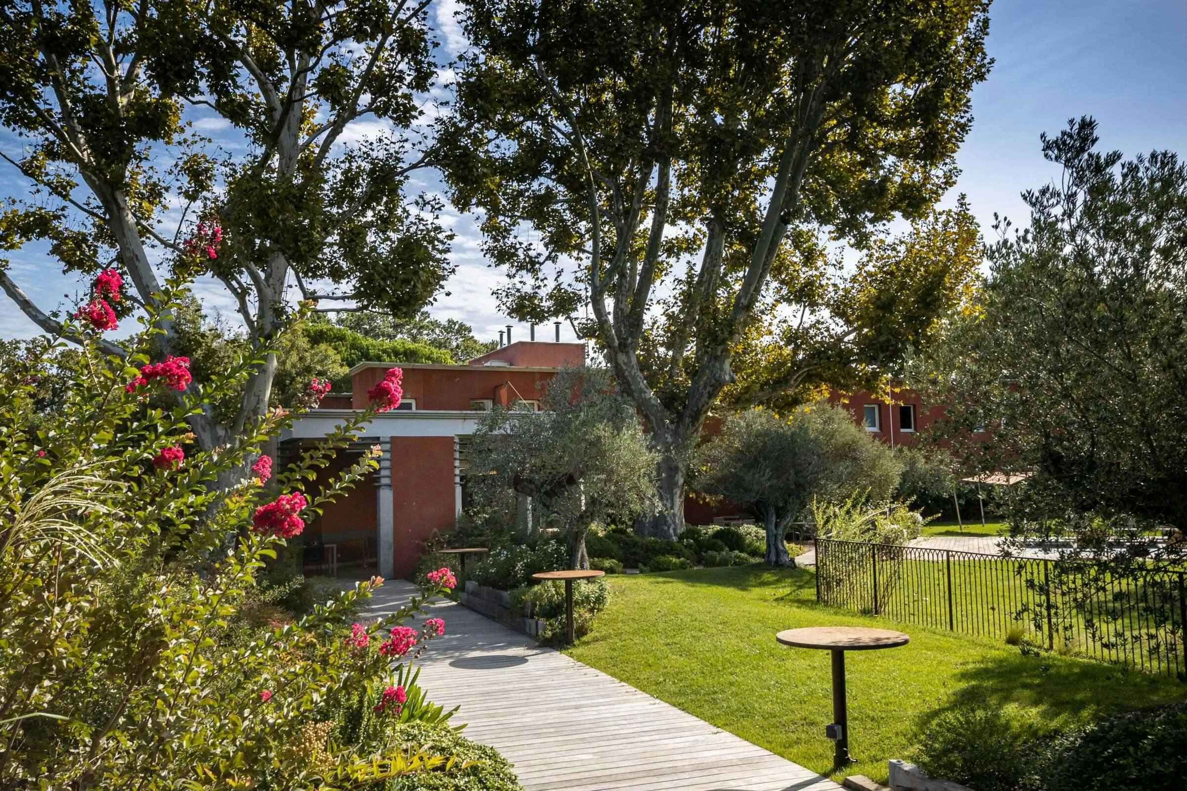 Hotel Best Western Plus Le Lavarin photo 4