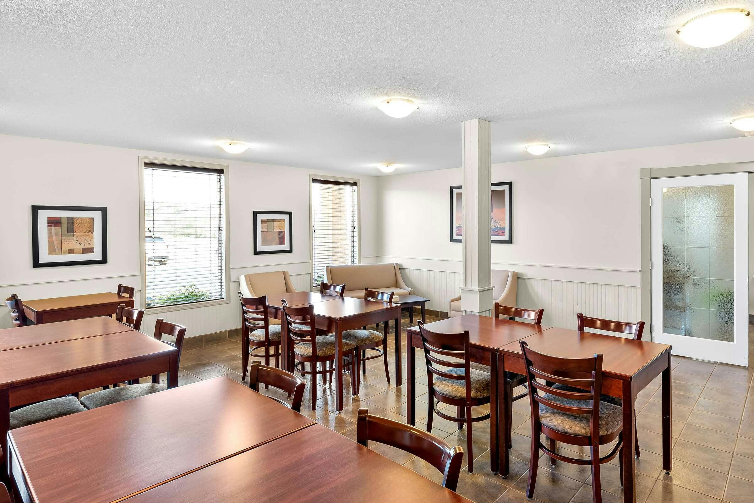 Hotel Sure Stay Plus Hotel By Best Western Hardisty photo 2