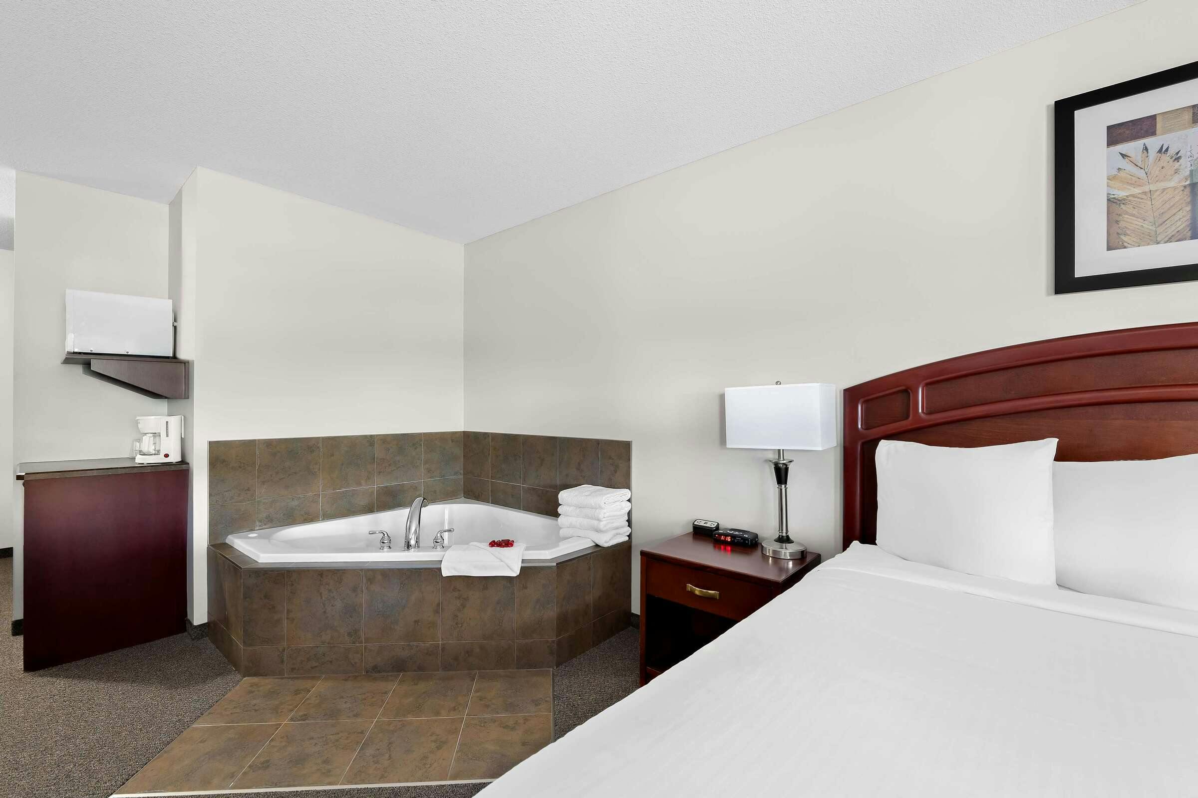 Hotel Sure Stay Plus Hotel By Best Western Hardisty photo 5