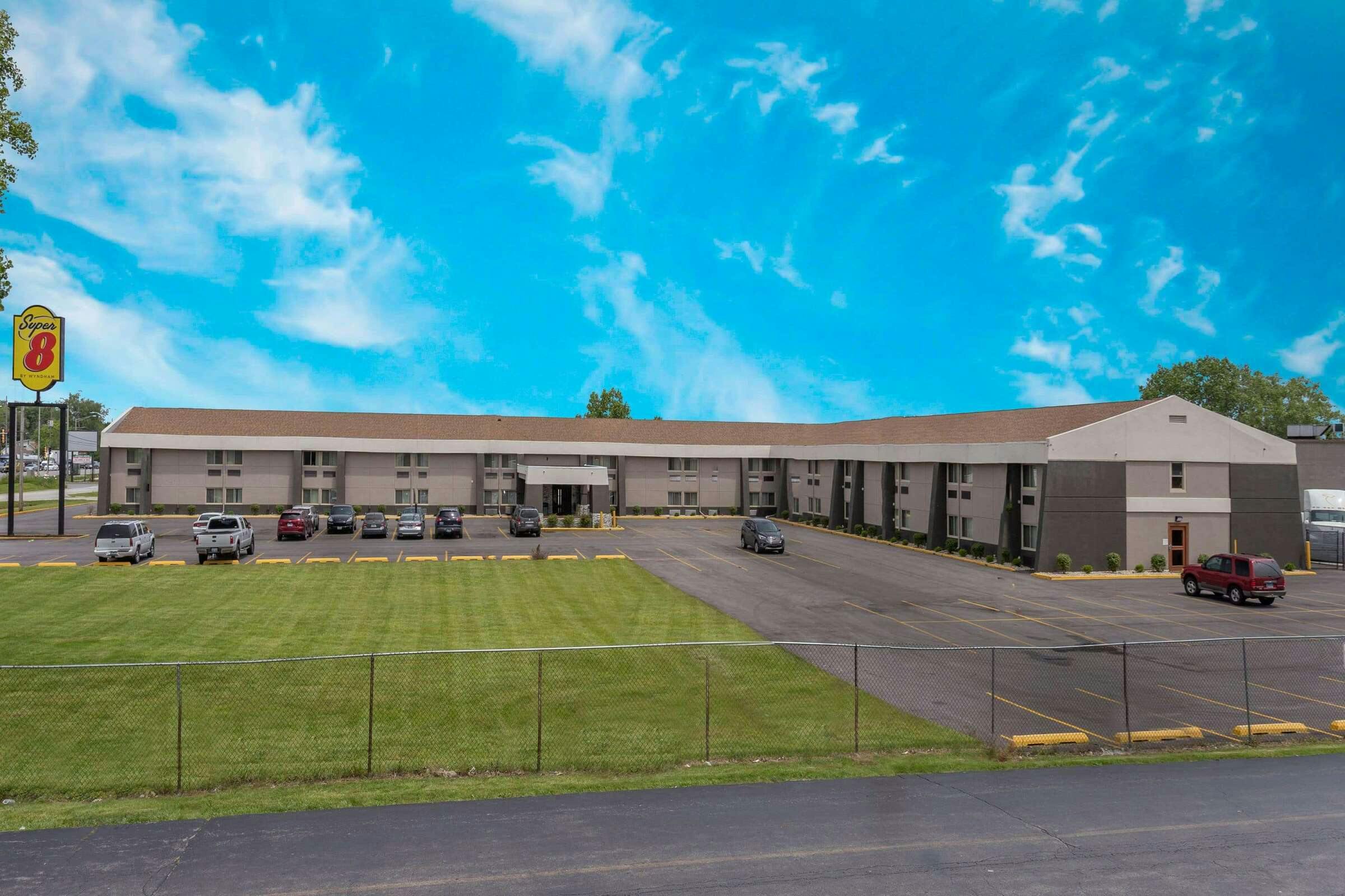 Super 8 South Holland