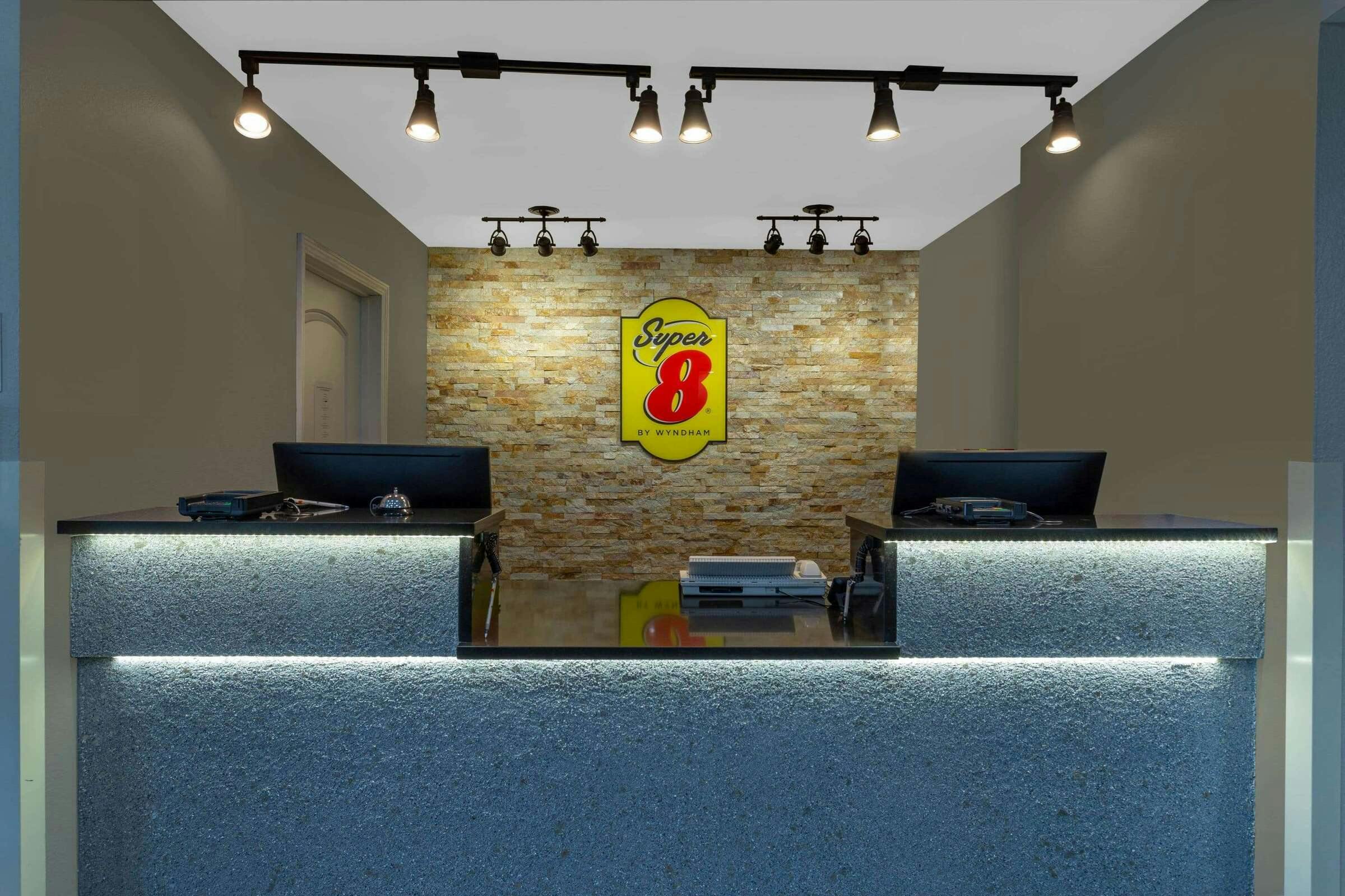 Hotel Super 8 South Holland photo 1