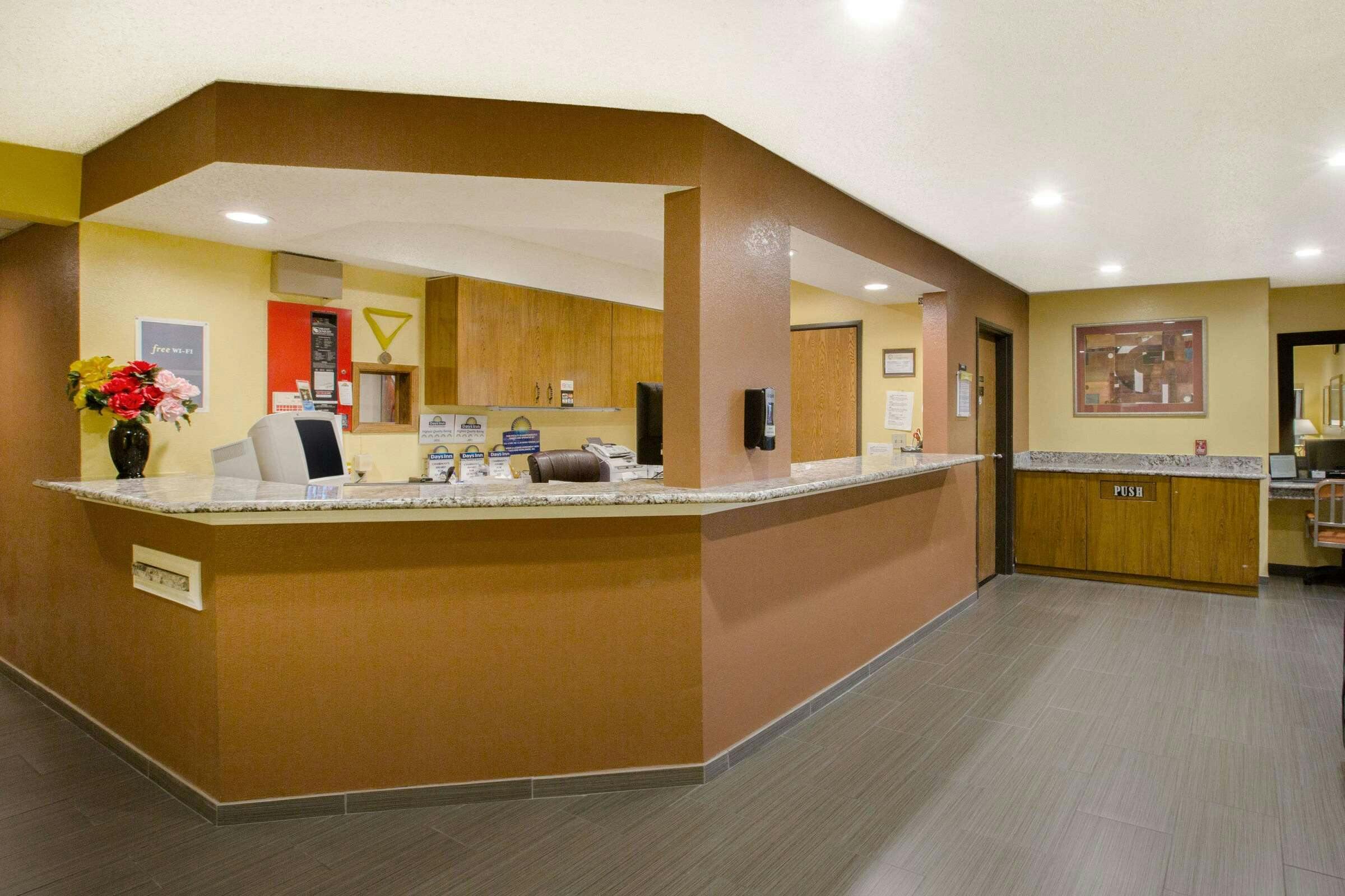 Hotel Days Inn Fremont photo 1