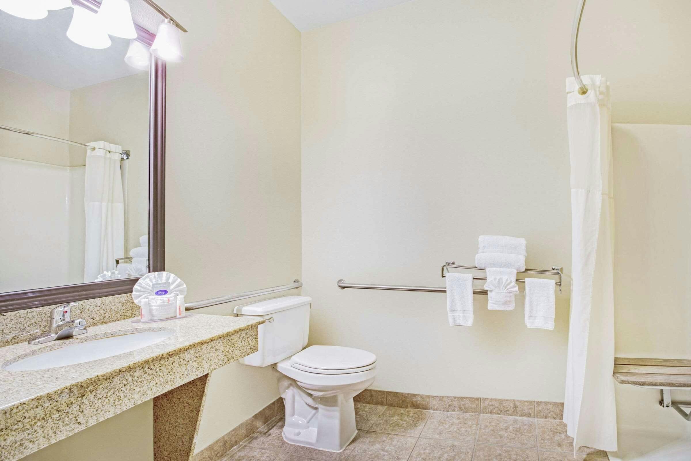 Hotel Baymont I S Dallas/Love Field photo 5