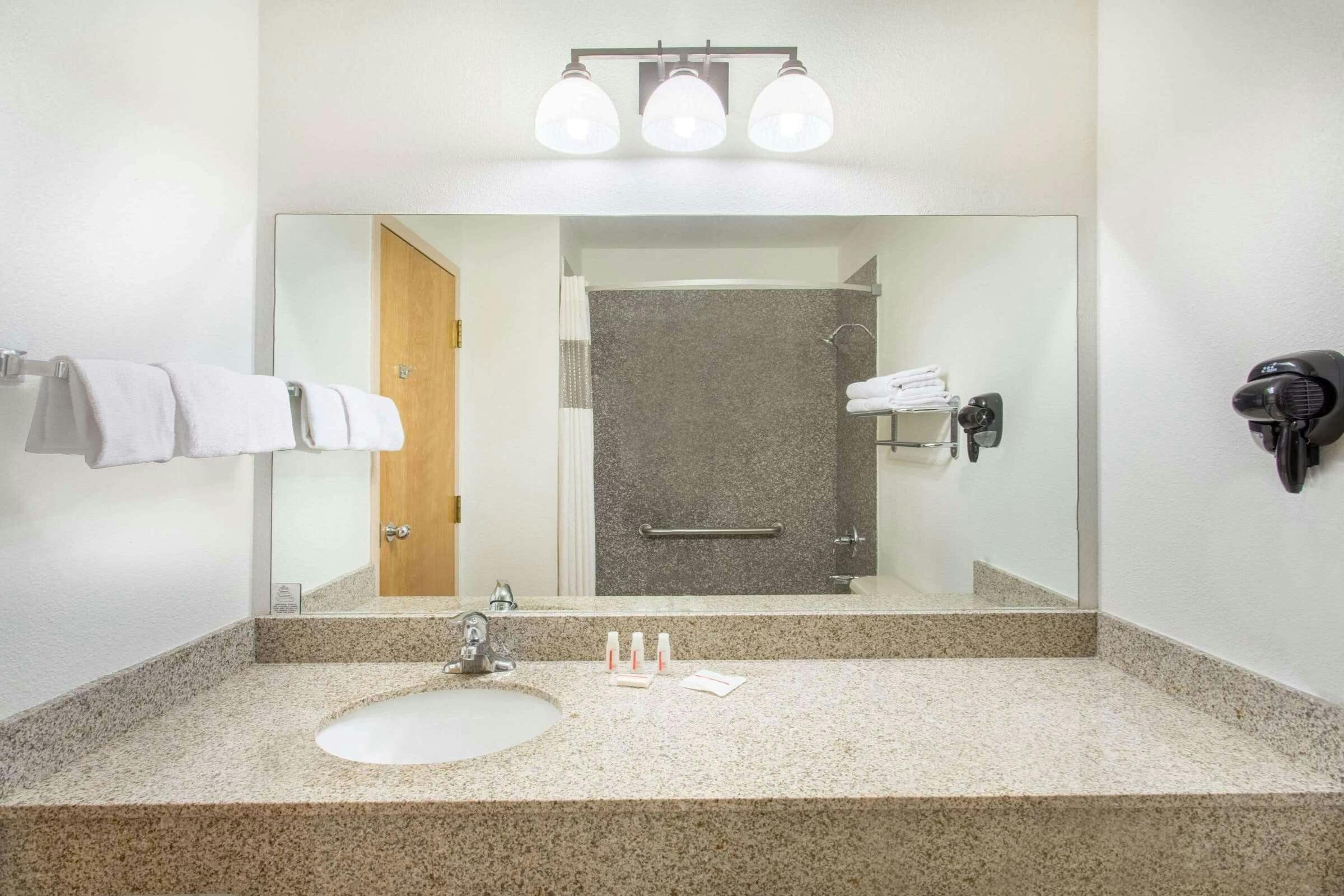 Hotel Ramada by Wyndham St George photo 2