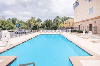 Hotel Baymont Savannah I-95 photo 4