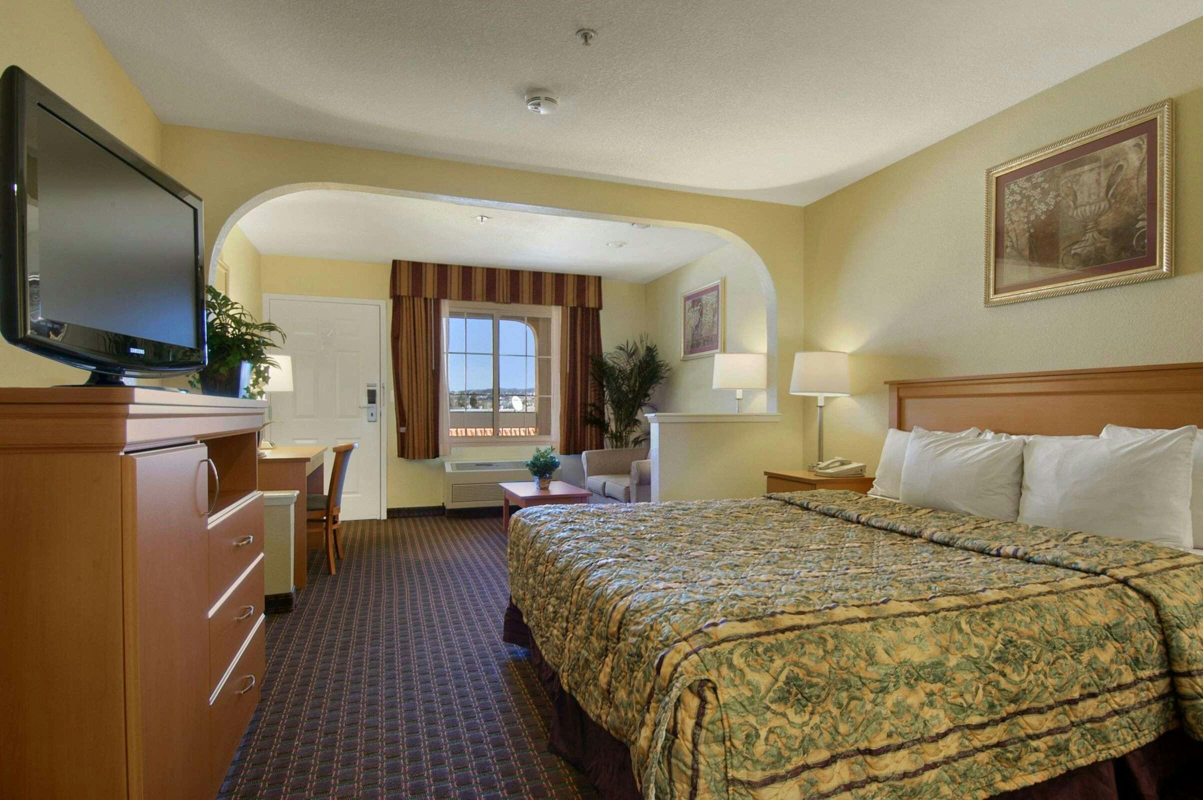 Hotel Days Inn by Wyndham Hayward Airport photo 4