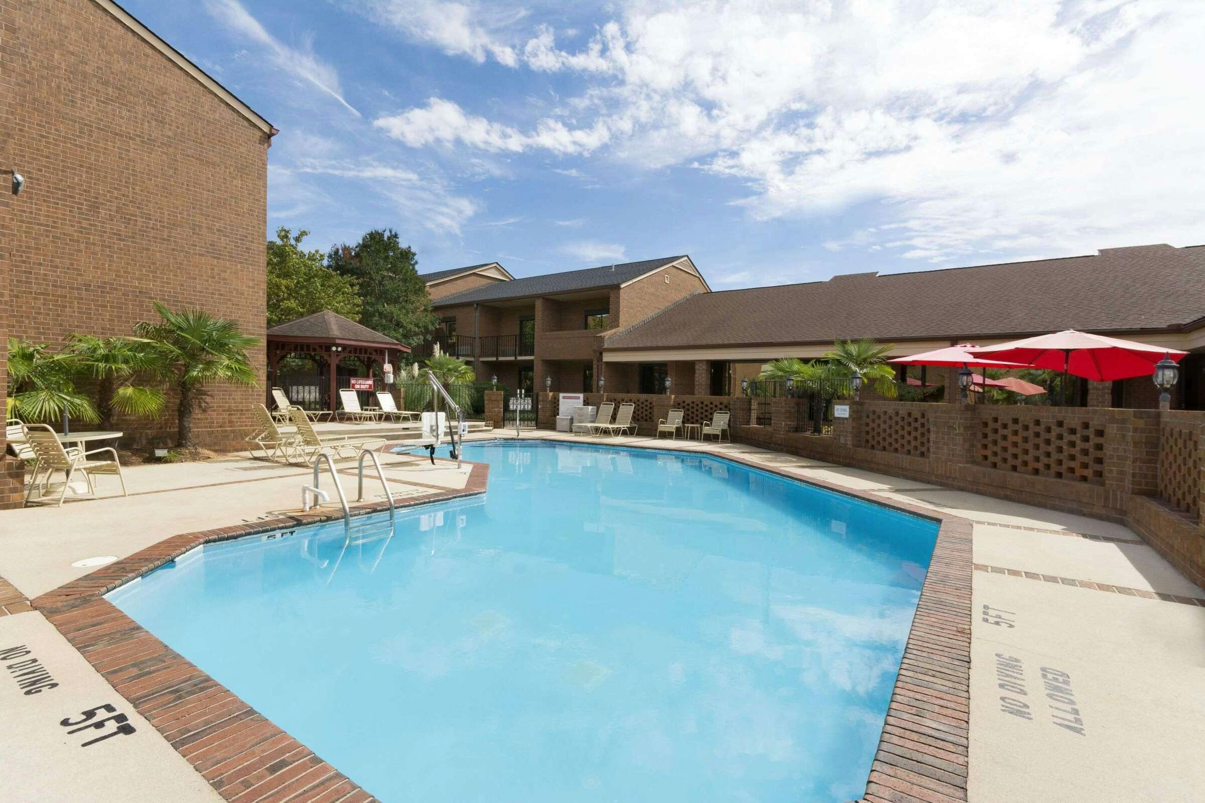 Hotel Ramada by Wyndham Raleigh photo 1