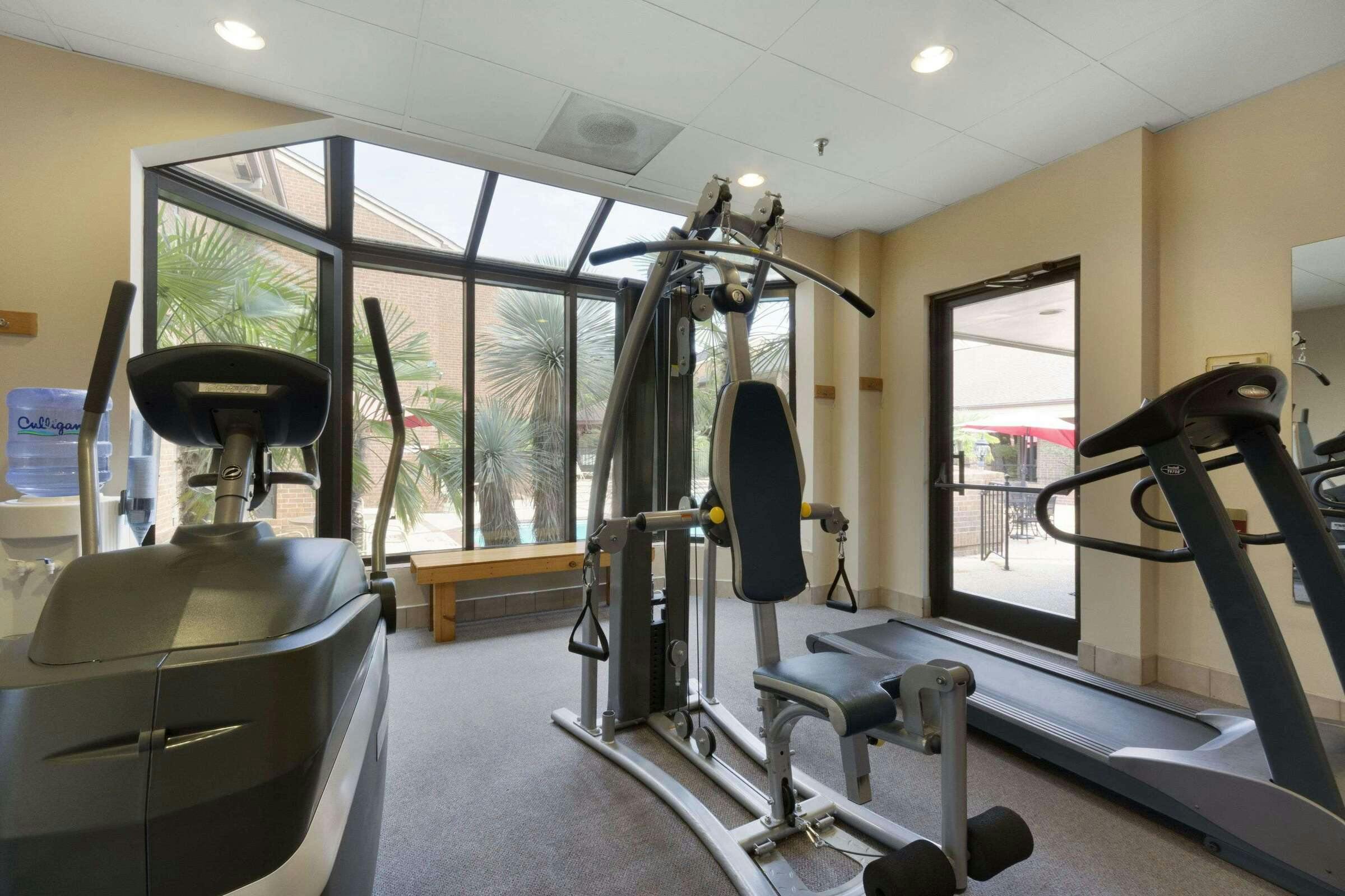 Hotel Ramada by Wyndham Raleigh photo 2