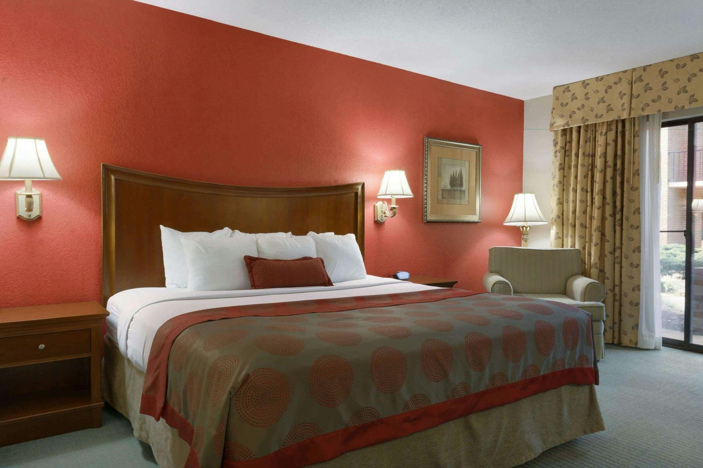 Hotel Ramada by Wyndham Raleigh photo 3