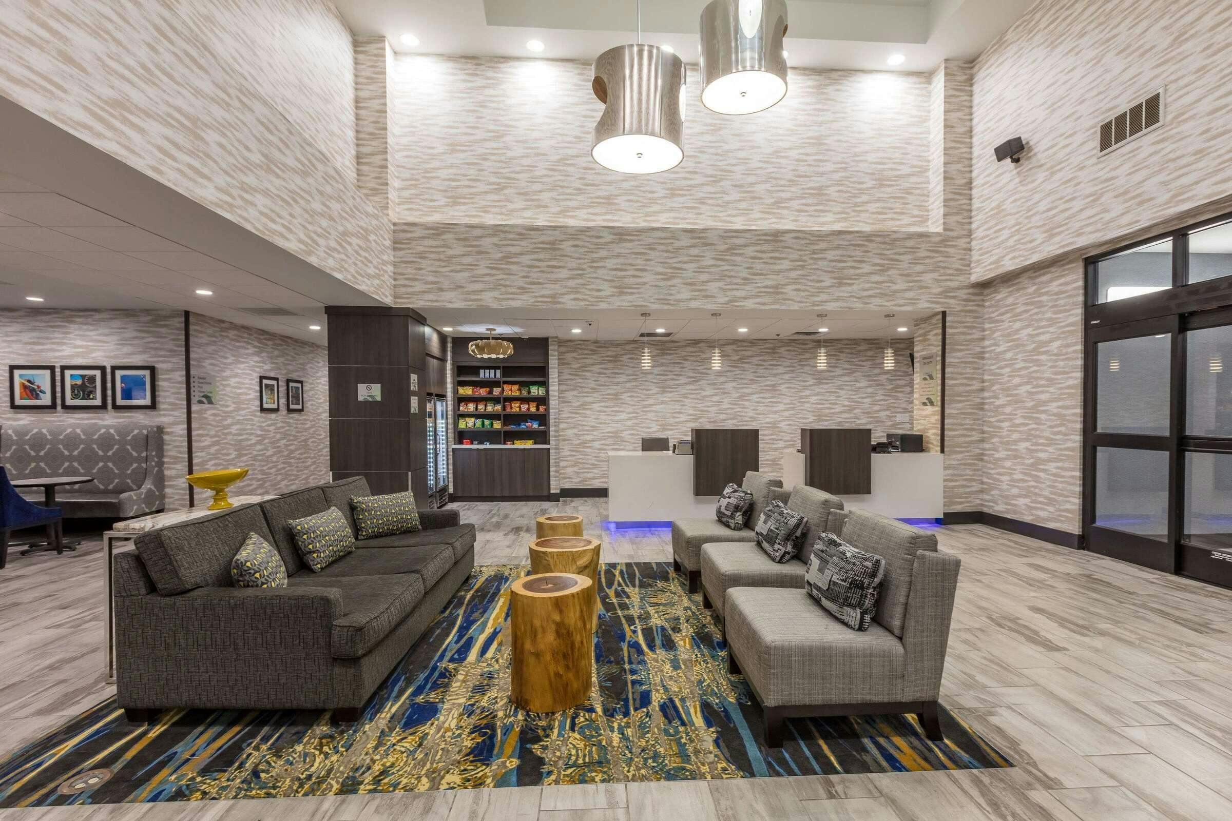 Hotel Wingate by Wyndham Dallas Love Field photo 1