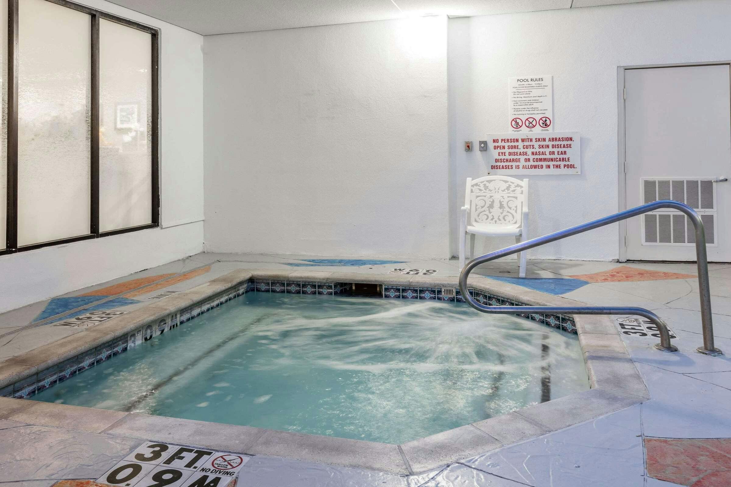 Hotel Wingate by Wyndham Dallas Love Field photo 2