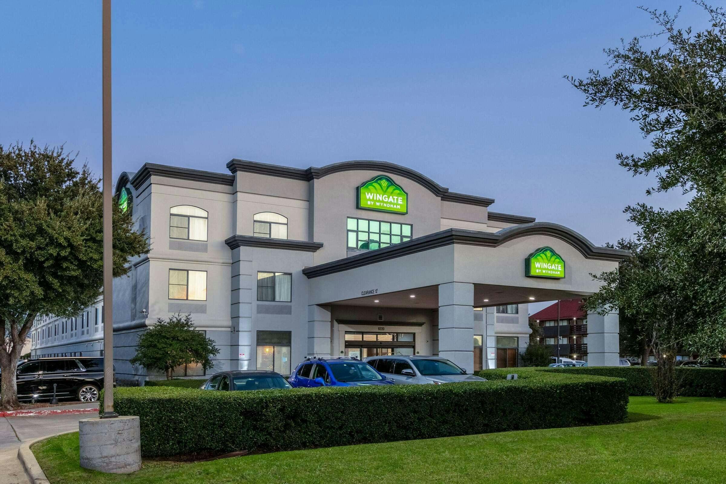 Hotel Wingate by Wyndham DFW / North Irving photo 1