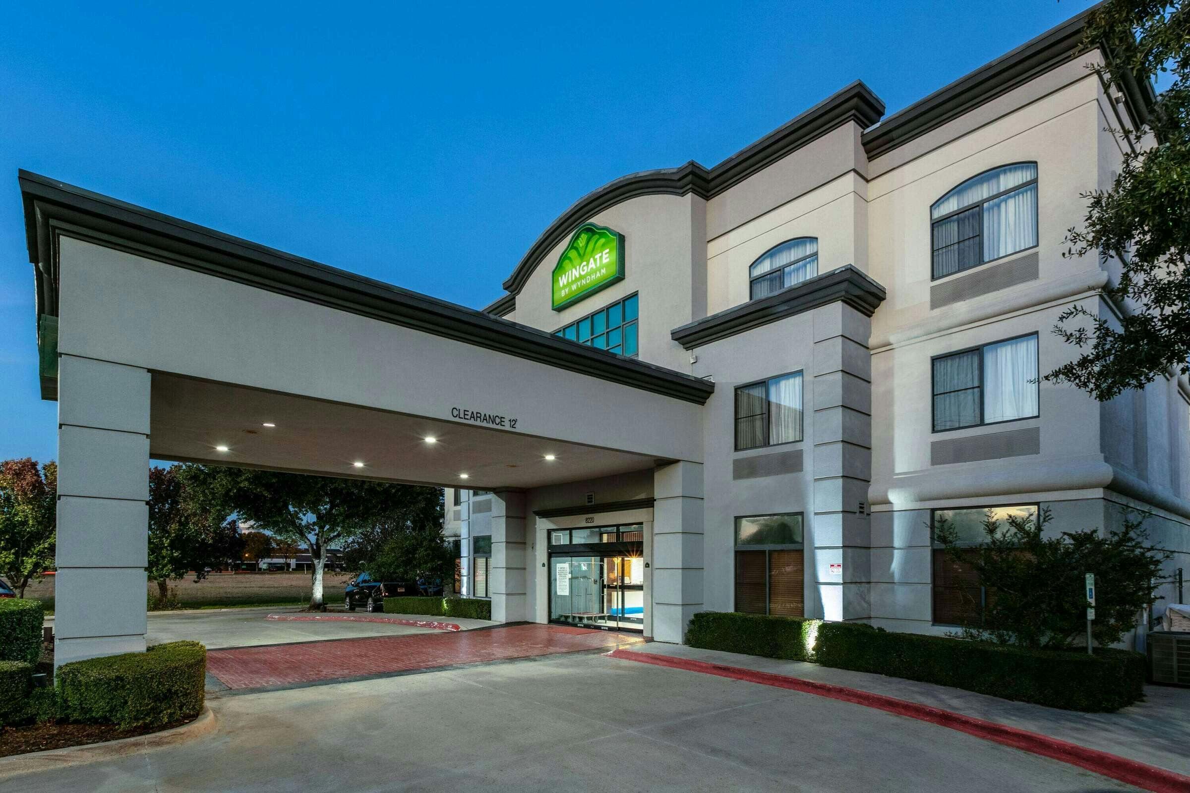 Hotel Wingate by Wyndham DFW / North Irving photo 2