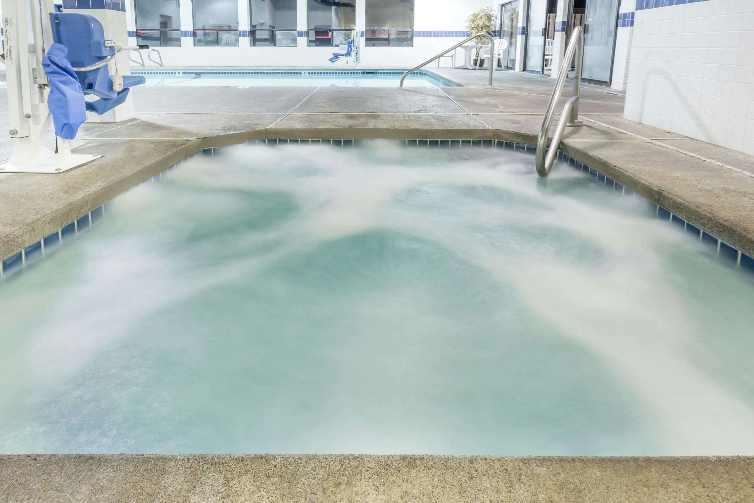 Hotel Super 8 by Wyndham Bend photo 2