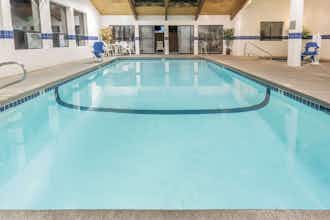Hotel Super 8 by Wyndham Bend photo 3