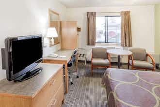 Hotel Super 8 by Wyndham Bend photo 4